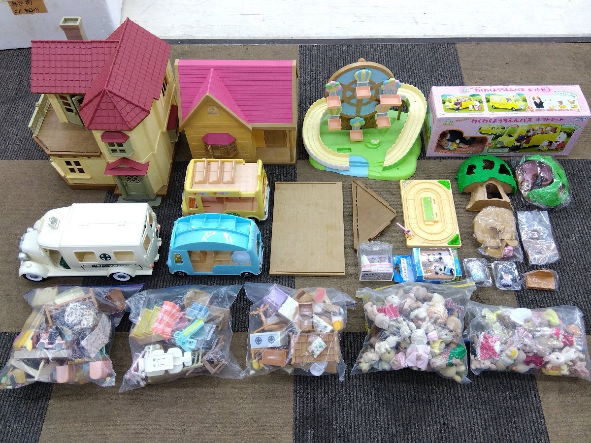 シルバニアファミリー ハウス ドール 小物 雑貨 大量セット 家具 車 家 人形 まとめ売り 中古 女の子 知育玩具 服 衣装 食器 おままごと拍卖