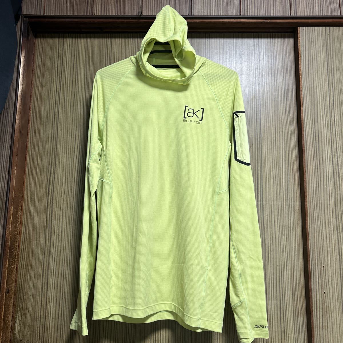 美品 バートン BURTON AK ak ブラックXレモンイエロー 身幅約50cm 着丈約74cm 袖約68cm ポケット付き POLATEC 身長165cmから180cm 拍卖