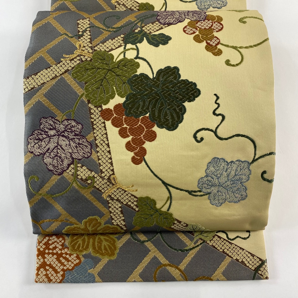 【美品】 袋帯 名品 桧垣取葡萄文様 葡萄唐草 桧垣文 金糸 刺繍 ベージュ 六通 正絹 【中古】拍卖
