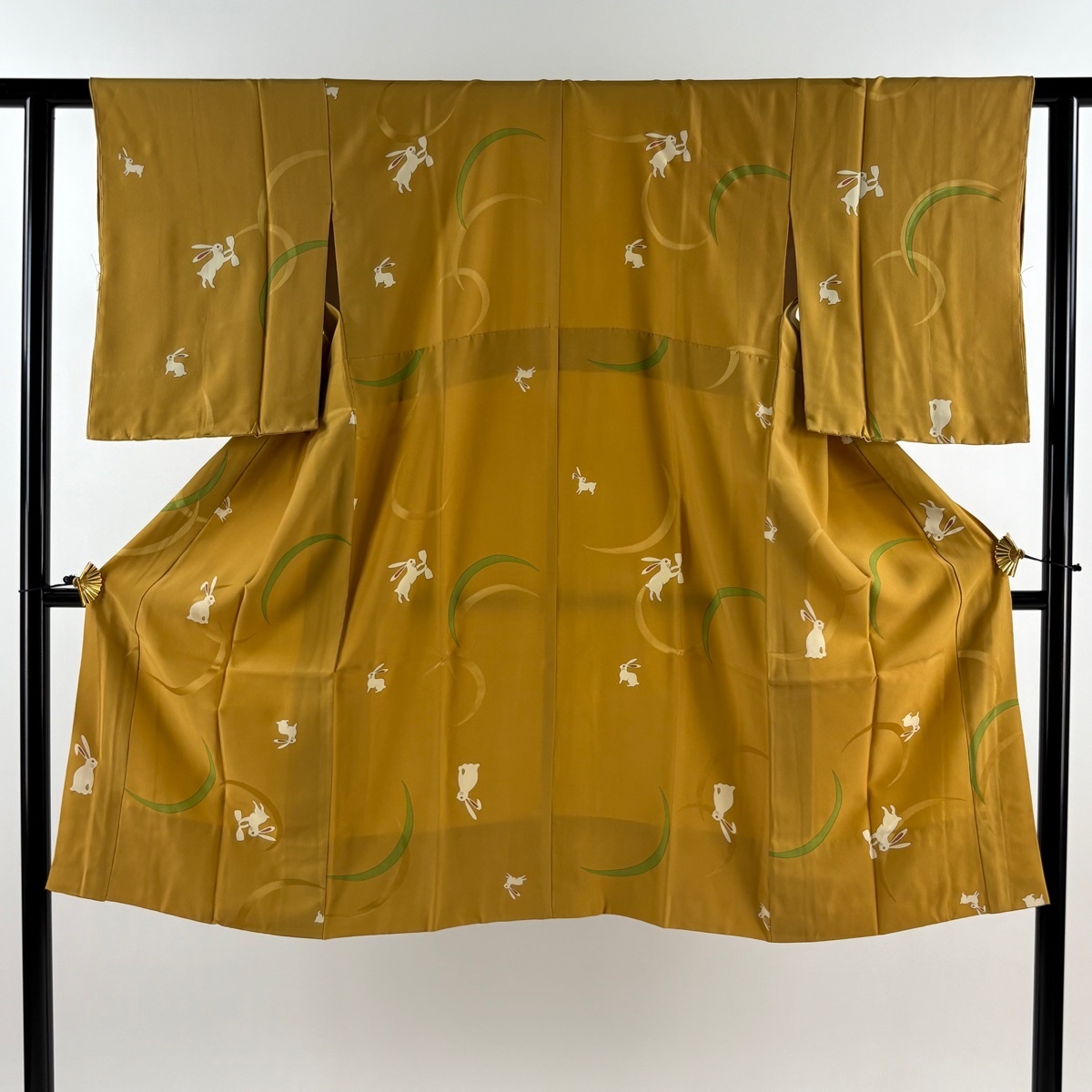 長襦袢 身丈113.5cm 裄丈60.5cm S うさぎ 月 金彩 山吹茶色 正絹 秀品 【中古】拍卖