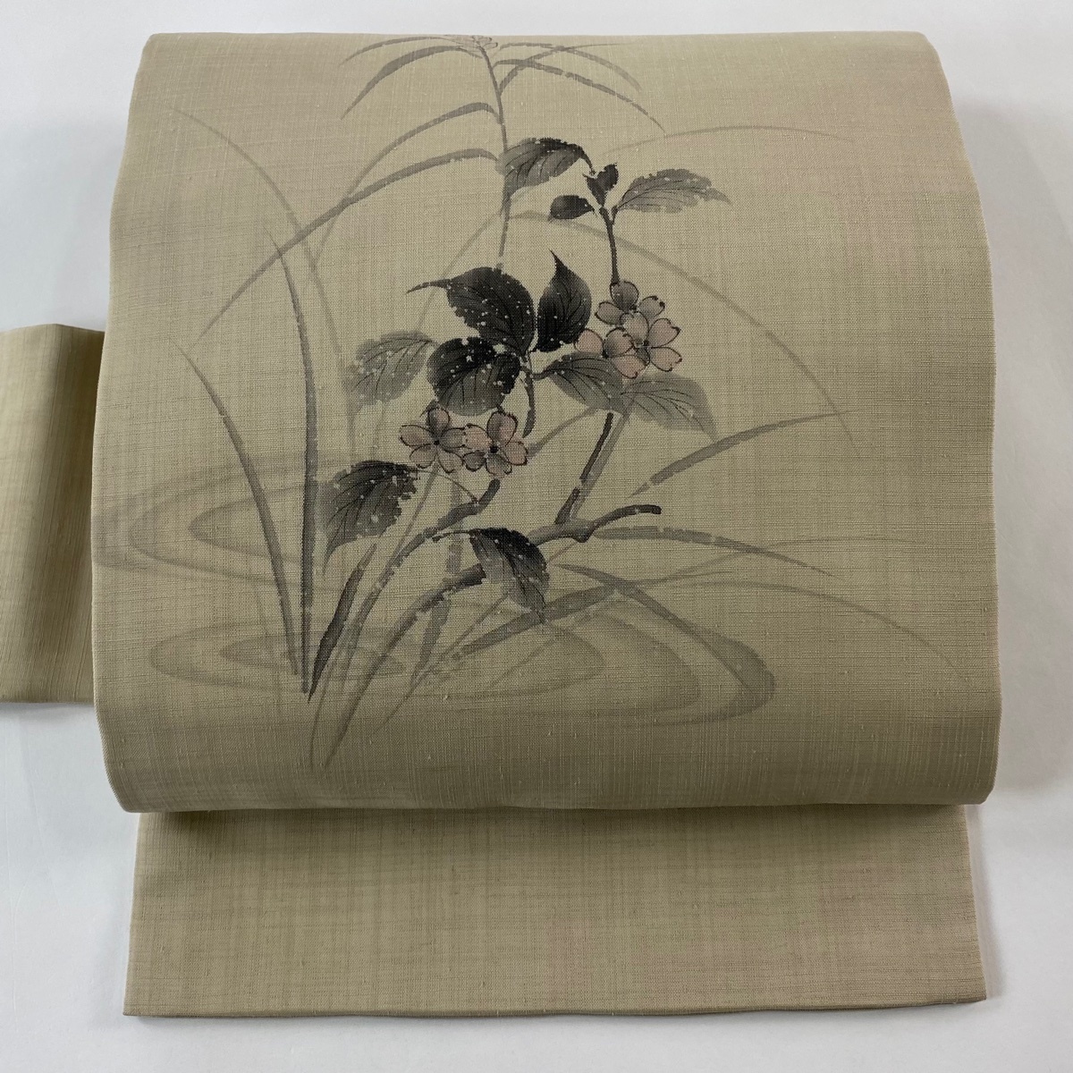 【美品】 名古屋帯 秀品 草花 水面 薄茶色 正絹 【中古】拍卖