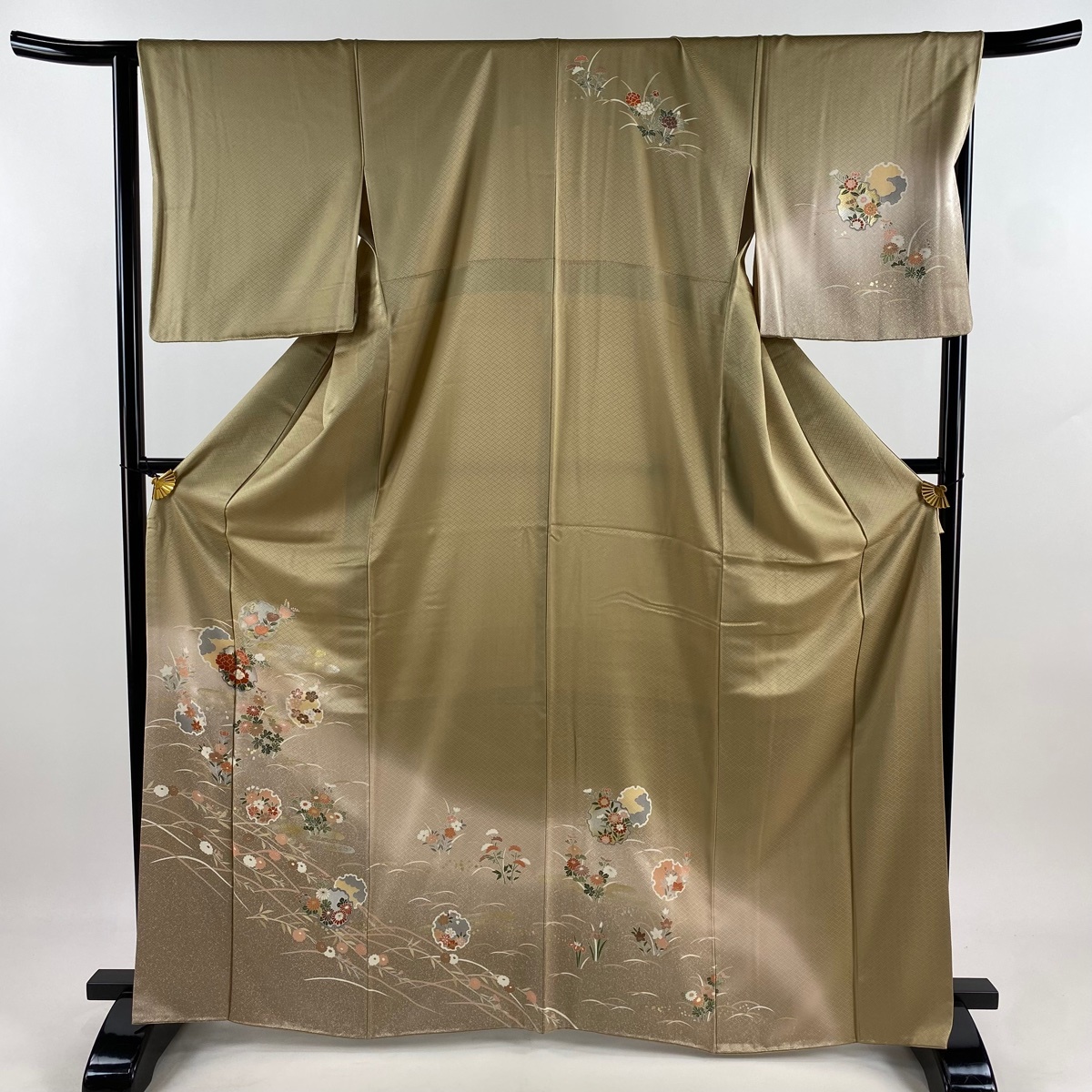 【美品】 訪問着 身丈166cm 裄丈65.5cm M 袷 雪輪 草花 金銀彩 ぼかし ベージュ 正絹 秀品 【中古】拍卖