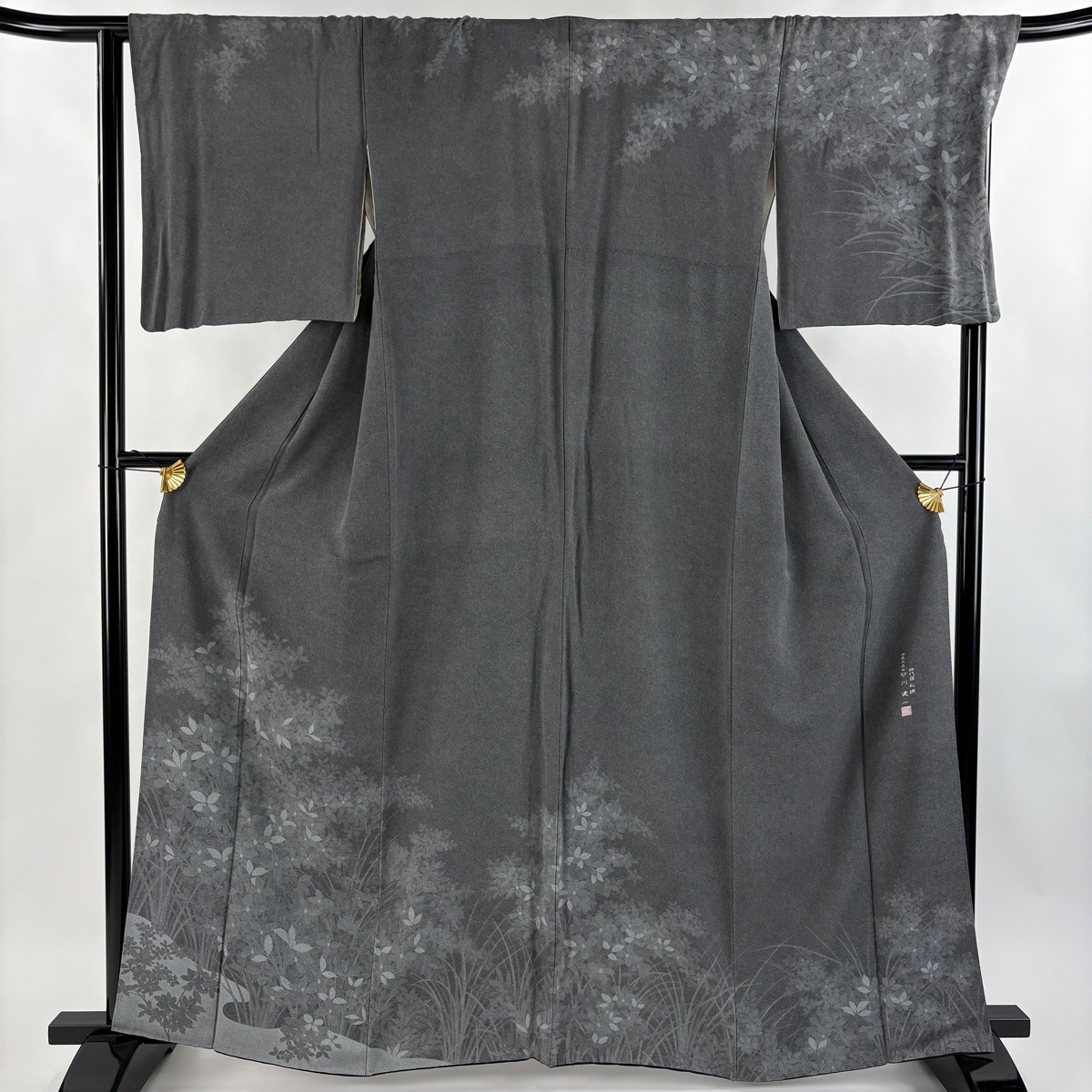 訪問着 身丈163cm 裄丈67.5cm L 袷 砂川健一 四代目松綱 落款 草花 シルエット 黒灰 正絹 名品 【中古】拍卖