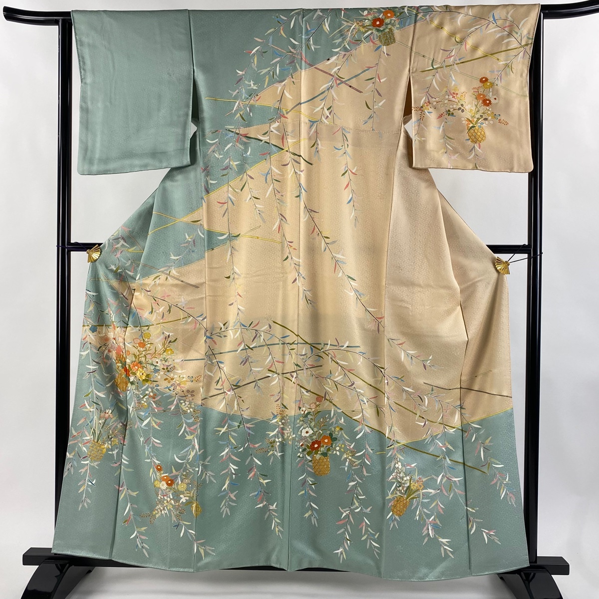 【美品】 訪問着 身丈160cm 裄丈63cm S 袷 花籠 草花 金彩 染め分け 薄緑 正絹 秀品 【中古】拍卖