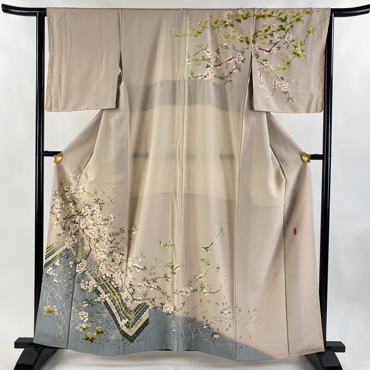 訪問着 身丈161cm 裄丈64cm M 袷 落款 枝花 塀 染め分け ピンクベージュ 正絹 名品 【中古】拍卖