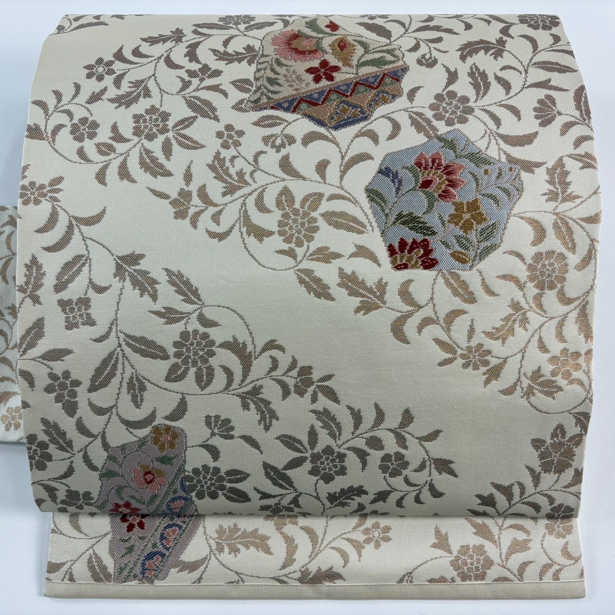 【美品】 名古屋帯 優品 関西仕立て 花唐草 草花 箔 唐織 ベージュ 正絹 【中古】拍卖