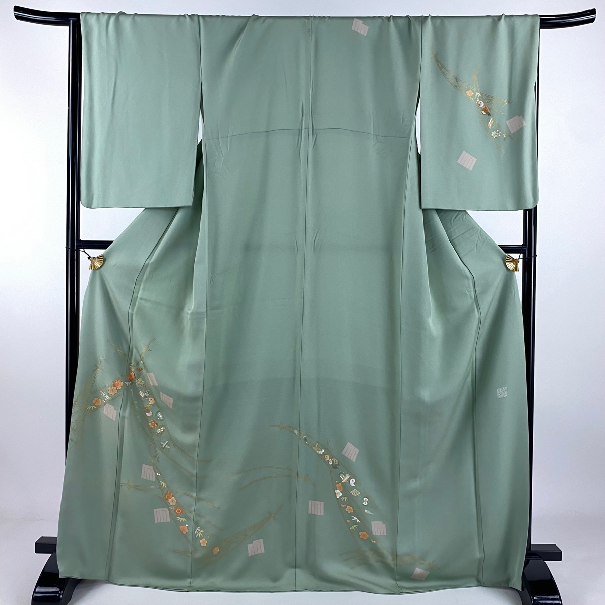 訪問着 身丈170.5cm 裄丈68cm L 袷 千總 落款 松竹梅 宝尽くし 刺繍 金彩 薄緑 正絹 逸品 一つ紋 【中古】拍卖