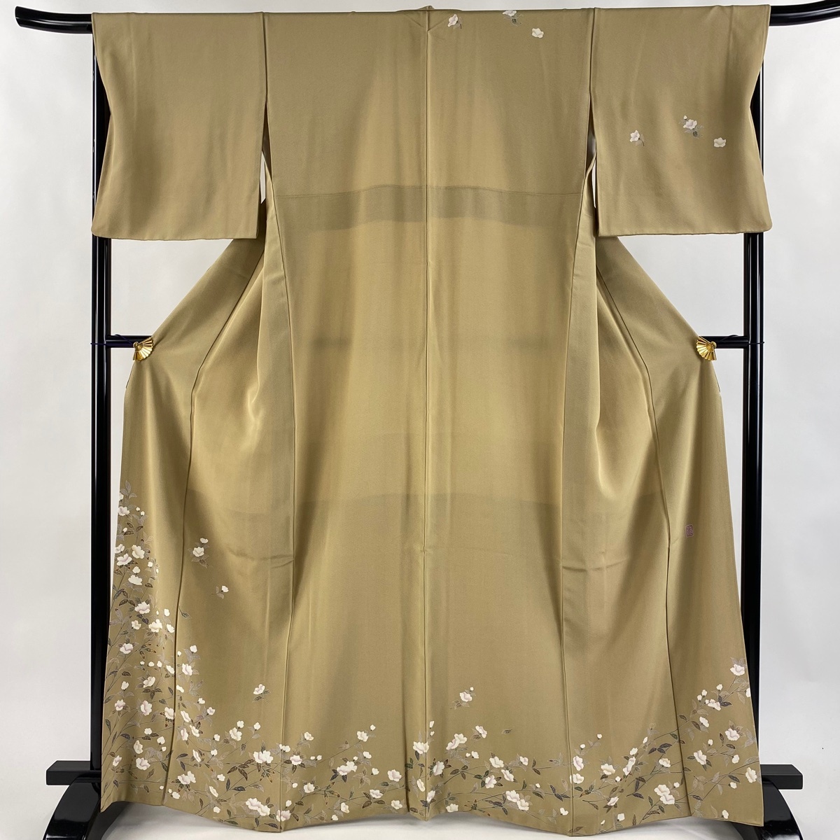 【美品】 訪問着 身丈164.5cm 裄丈66.5cm M 袷 落款 草花 薄黄土色 正絹 秀品 【中古】拍卖