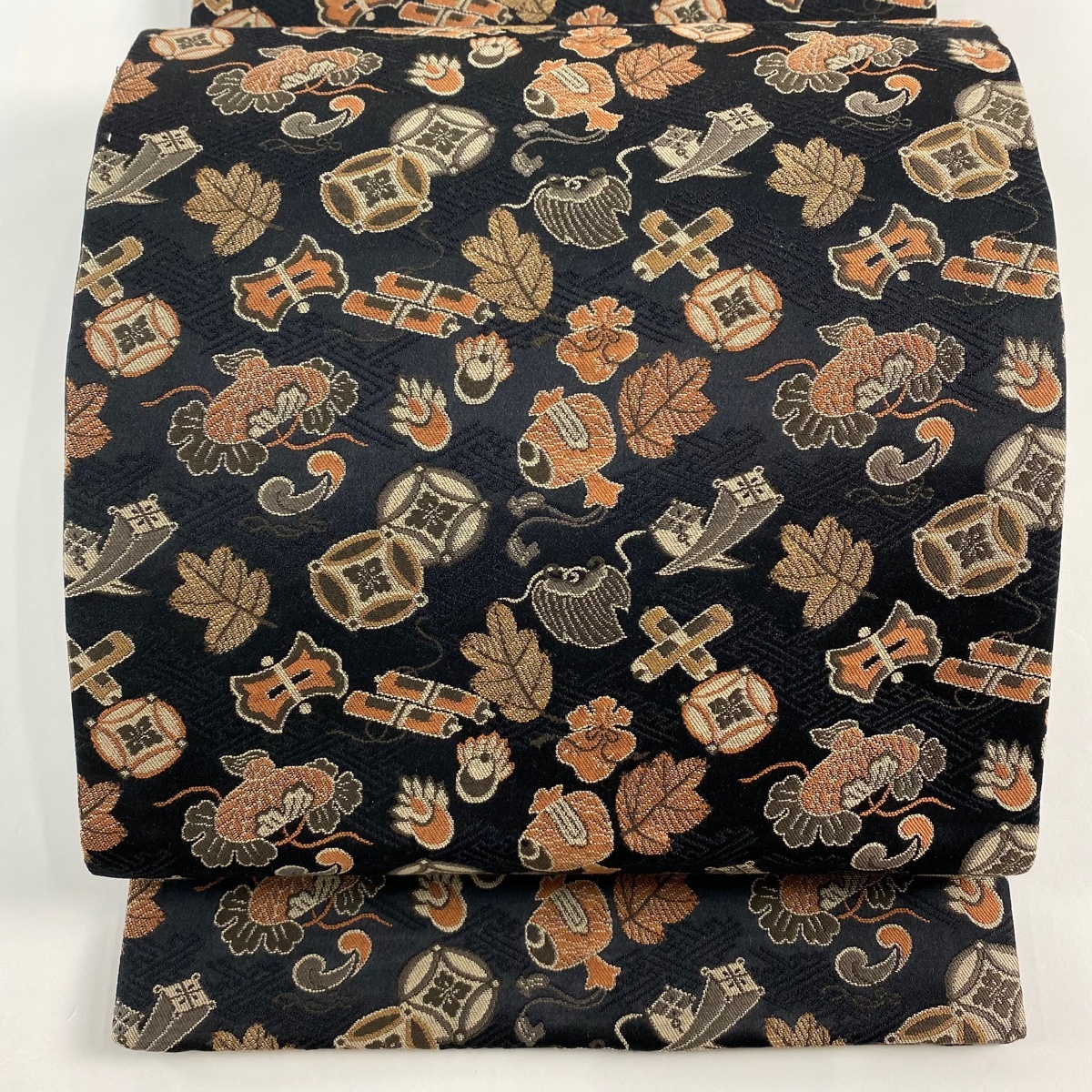 【美品】 袋帯 秀品 宝尽くし 地紋 黒 六通 正絹 【中古】拍卖