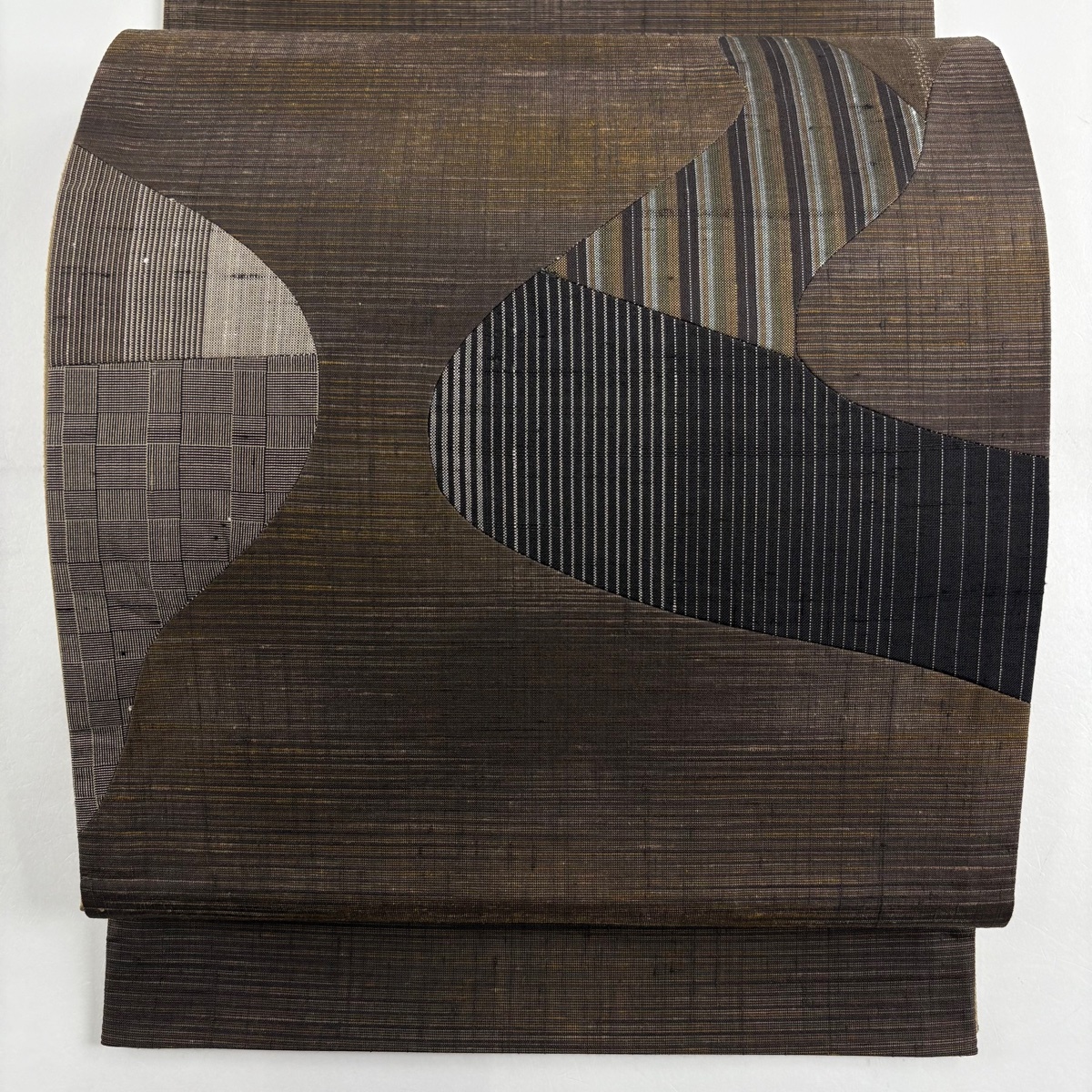 【美品】 袋帯 秀品 紬地 縞 幾何学 灰茶 お太鼓柄 正絹 【中古】拍卖