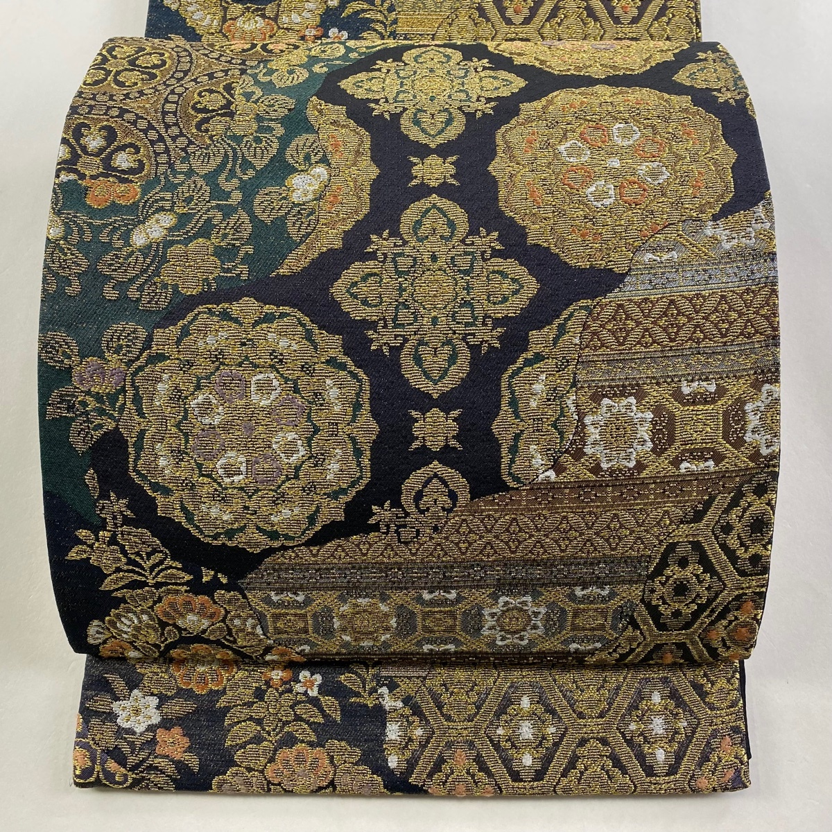 【美品】 袋帯 名品 華文 草花 金糸 箔 濃紫 全通 正絹 【中古】拍卖