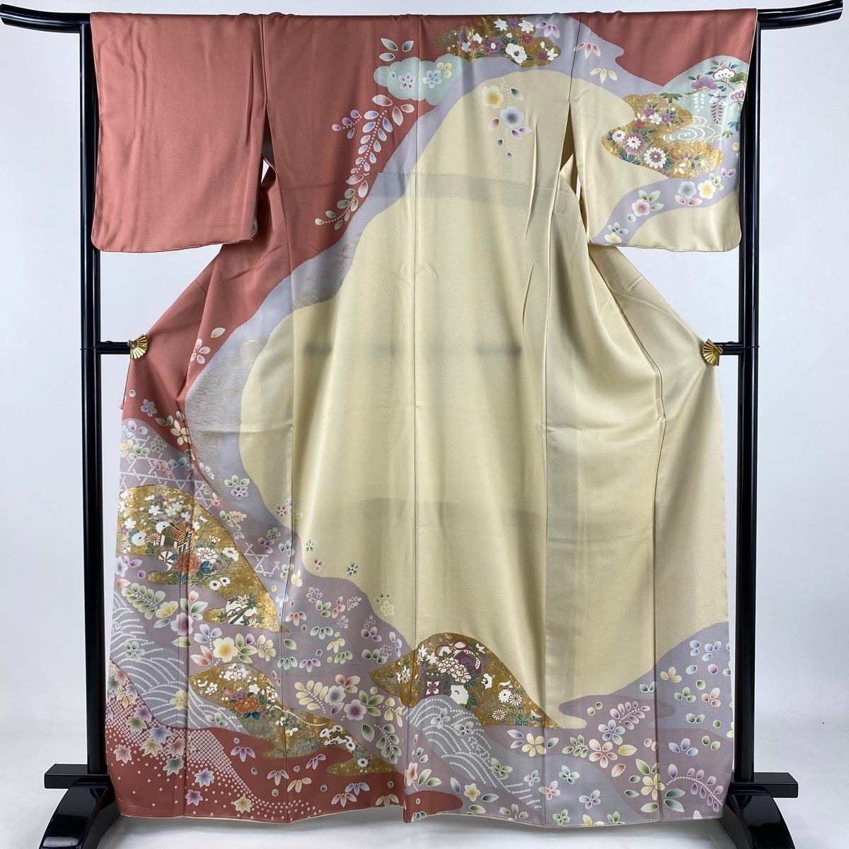 【美品】 訪問着 身丈163.5cm 裄丈65.5cm M 袷 御所車 草花 金糸 金彩 ピンク 正絹 名品 【中古】拍卖