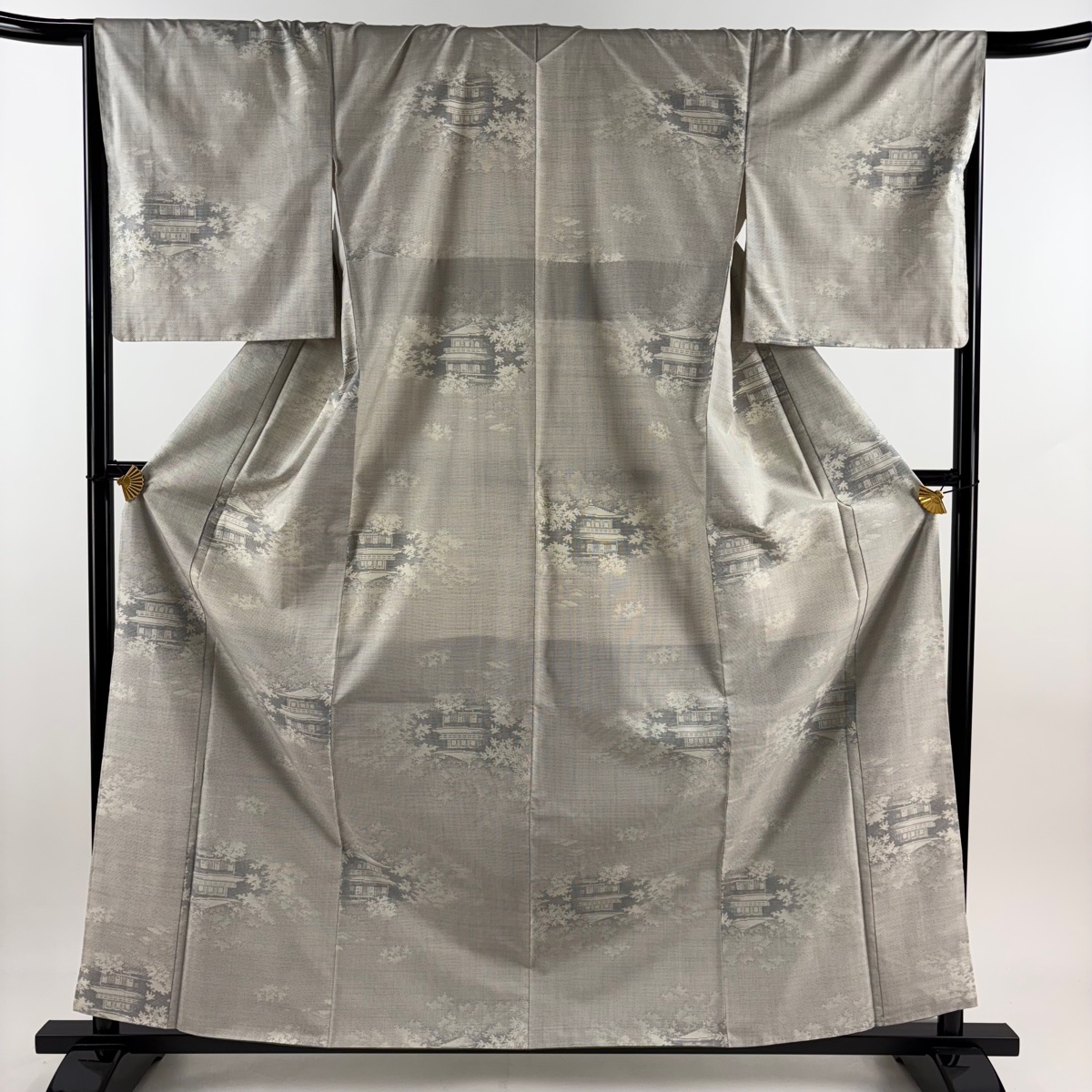 紬 身丈160.5cm 裄丈67cm M 袷 建物 樹木 灰白 正絹 秀品 【中古】拍卖