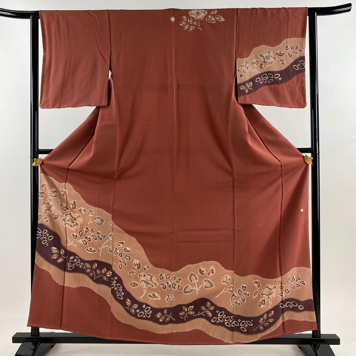【美品】 訪問着 身丈161cm 裄丈62.5cm S 袷 落款 草花 葉柄 絞り 茜色 正絹 秀品 一つ紋 【中古】拍卖
