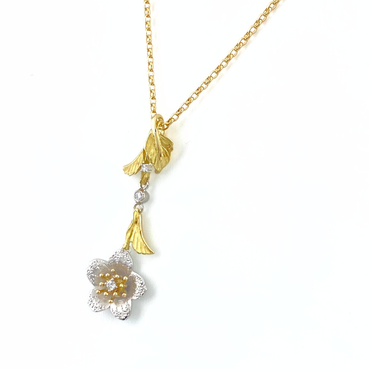 石川暢子 NOBUKO ISHIKAWA フラワーモチーフ デザインネックレス YG WG プラチナ ペンダント メレダイヤ 花 K18 WG Pt900 レディース 中古拍卖