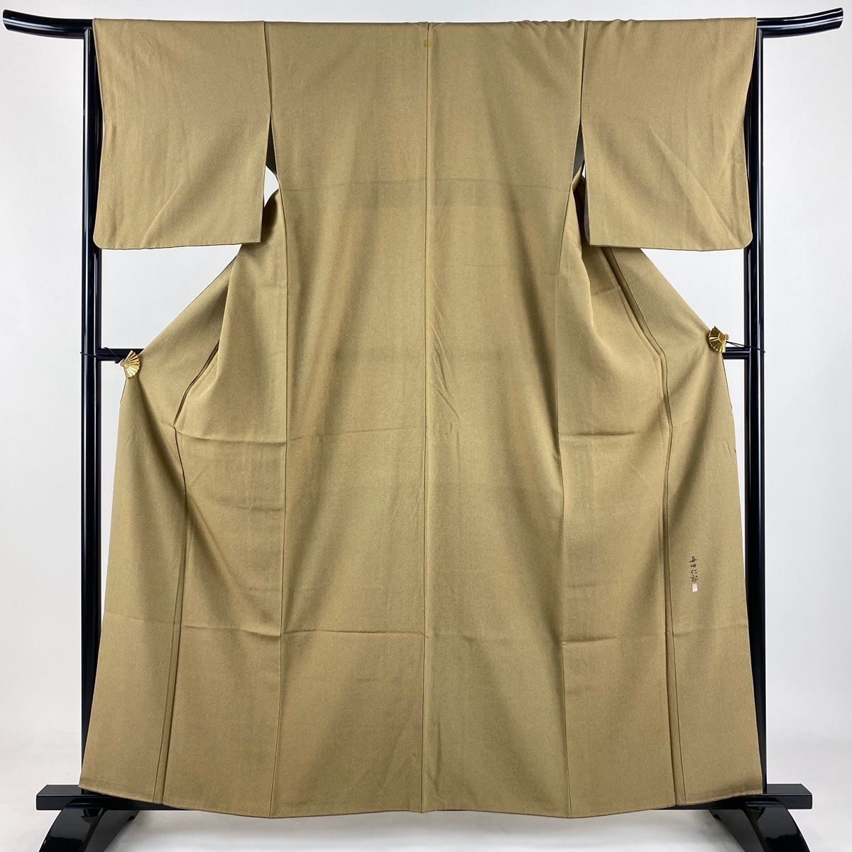 江戸小紋 身丈159.5cm 裄丈65.5cm M 袷 毎田仁郎 落款 鮫 山吹茶色 正絹 逸品 一つ紋 【中古】拍卖