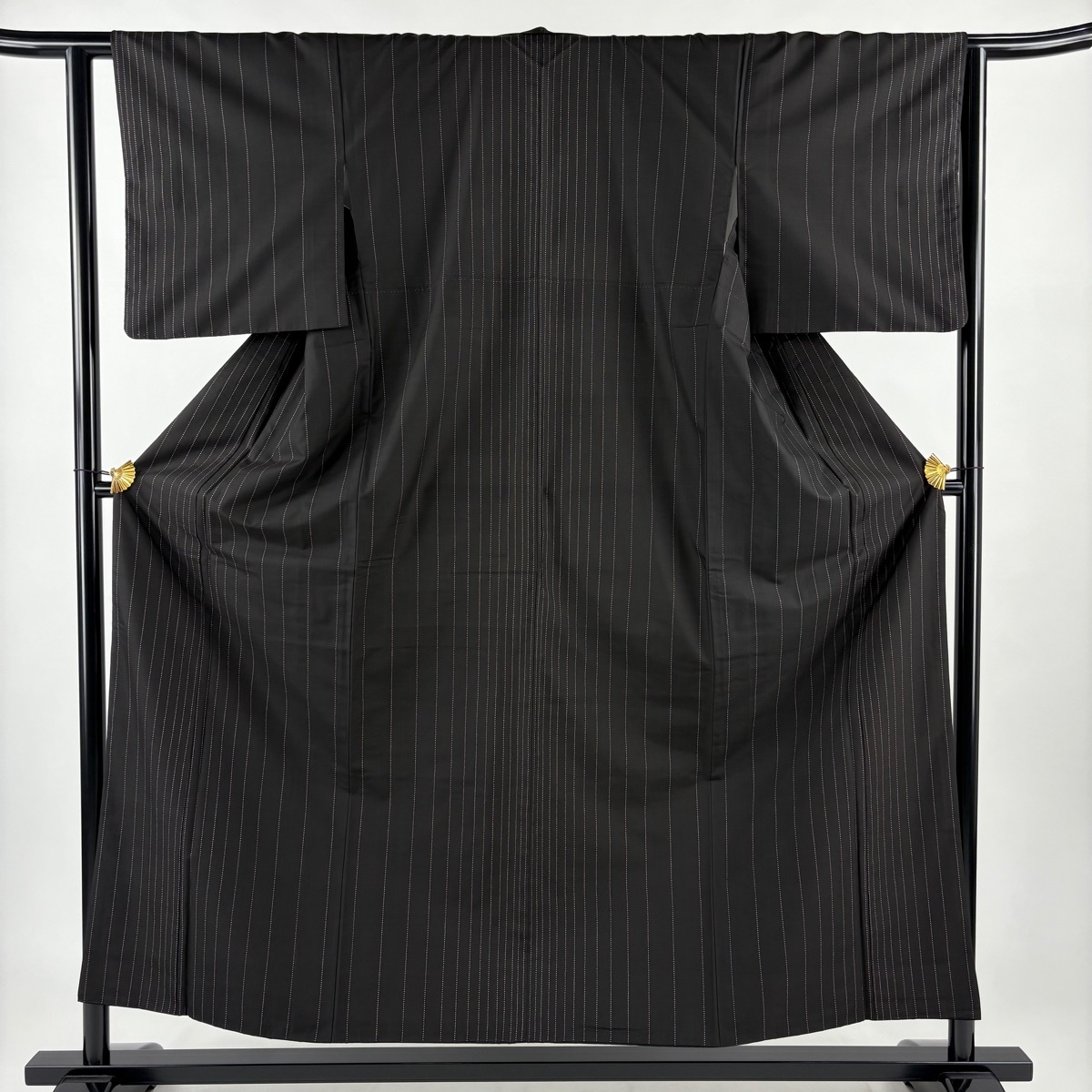 【美品】 大島紬 身丈155cm 裄丈62.5cm S 袷 純泥染 証紙 縦縞 焦茶色 正絹 秀品 【中古】拍卖