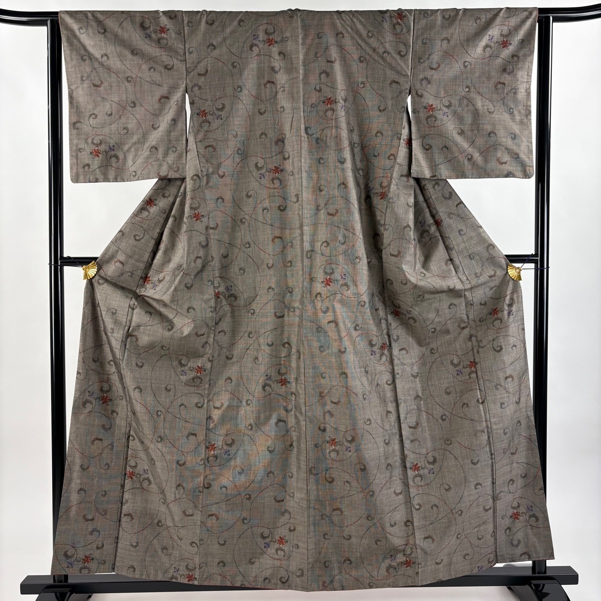 紬 身丈158.5cm 裄丈63cm S 袷 花唐草 焦茶色 正絹 秀品 【中古】拍卖