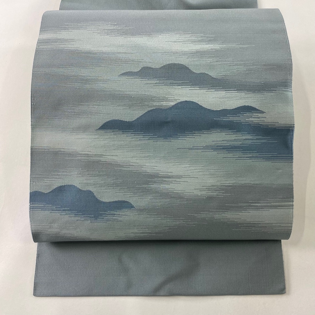 【美品】 名古屋帯 秀品 八寸名古屋帯 松葉仕立て 山 霞 青灰色 正絹 【中古】拍卖