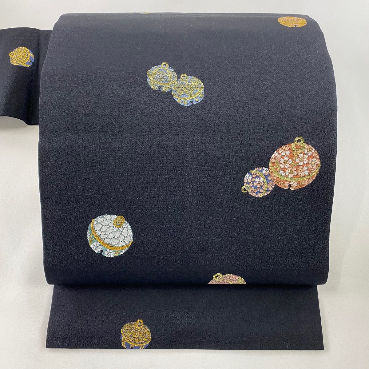 【美品】 名古屋帯 秀品 鈴 桜 金糸 黒 正絹 【中古】拍卖