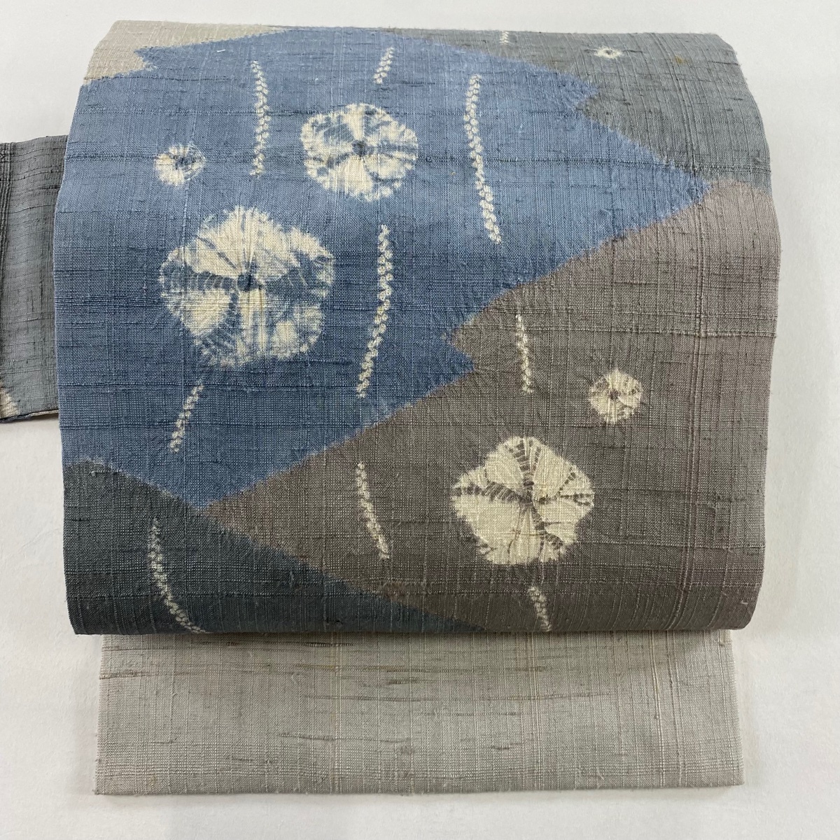 名古屋帯 秀品 紬地 松皮菱 花 絞り 灰緑 正絹 【中古】拍卖