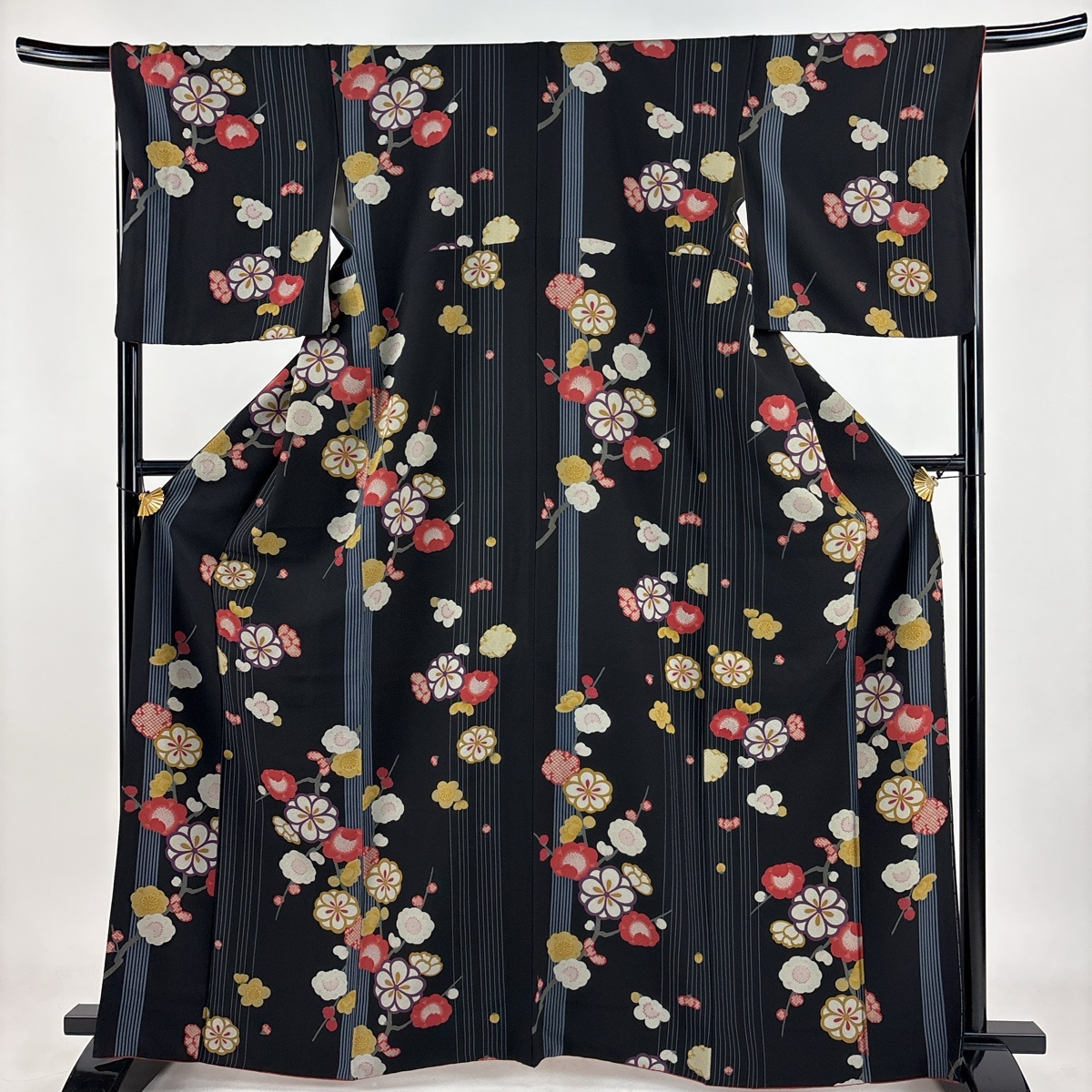 【美品】 小紋 身丈164cm 裄丈67cm M 袷 枝梅 縦縞 黒 正絹 秀品 【中古】拍卖