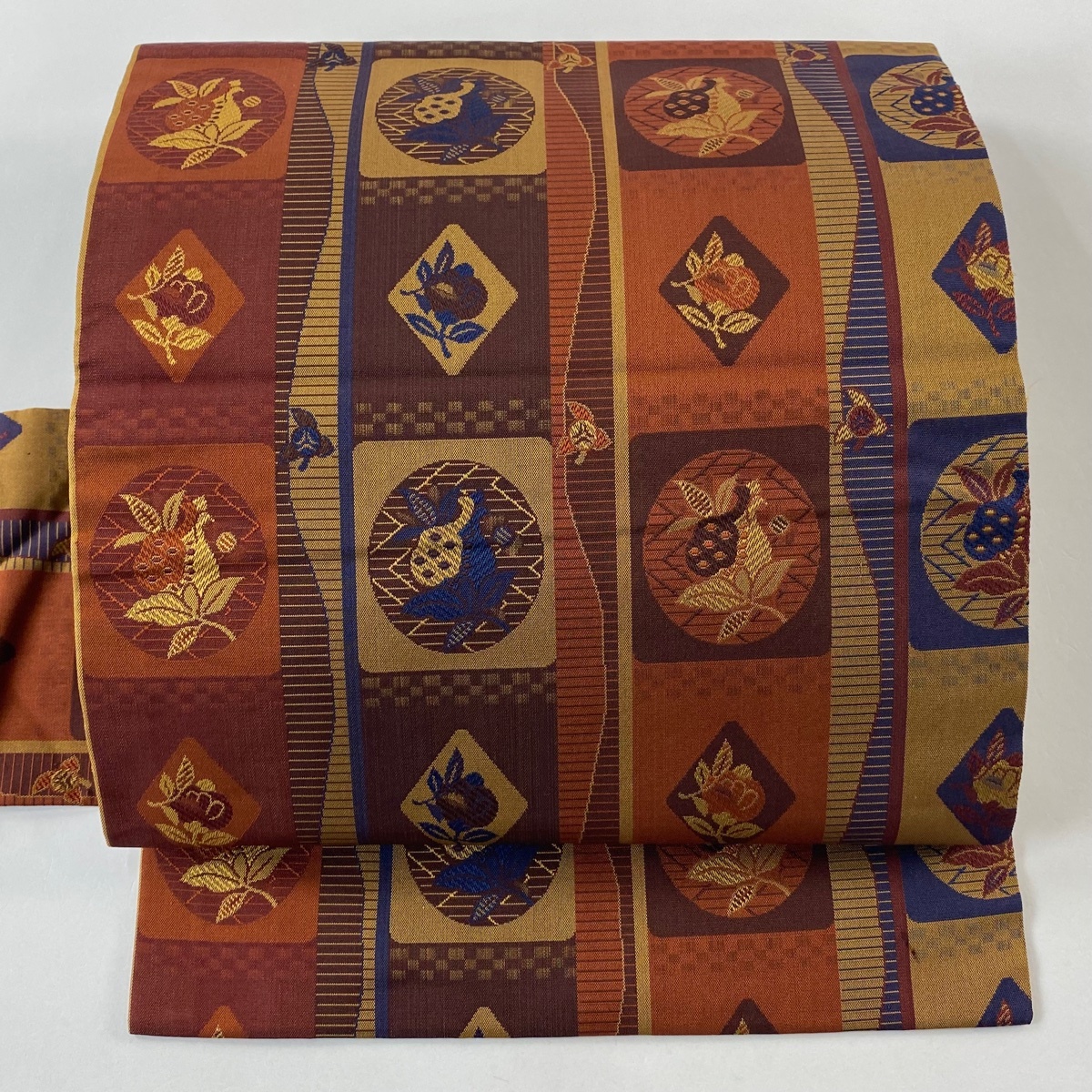 【美品】 名古屋帯 優品 草花 菱 赤茶 正絹 【中古】拍卖