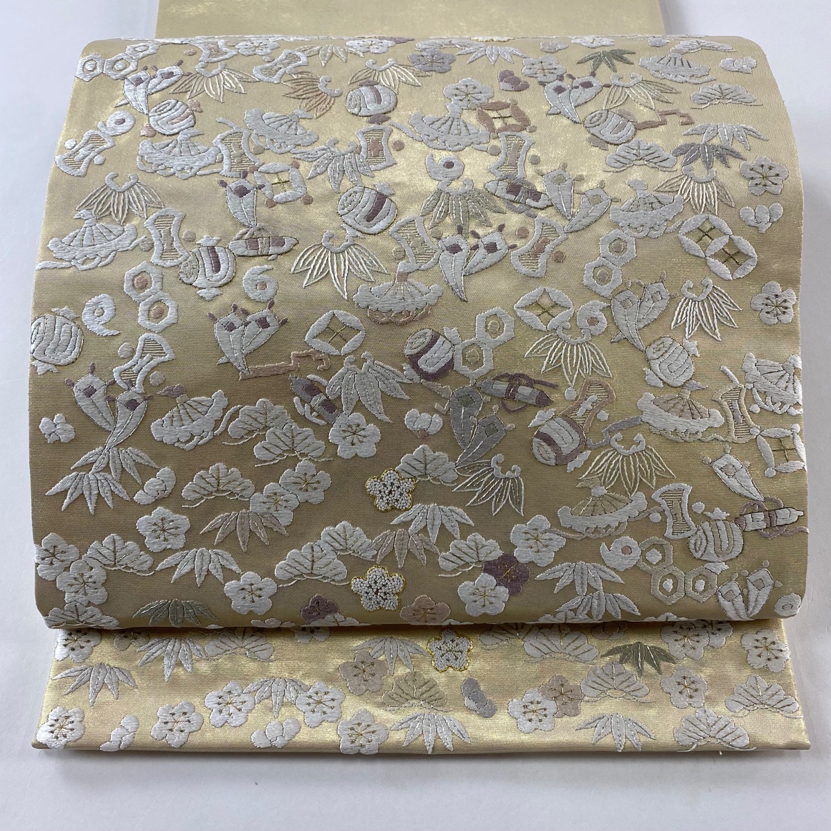 袋帯 逸品 松竹梅 宝尽くし 箔 刺繍 金色 お太鼓柄 正絹 【中古】拍卖