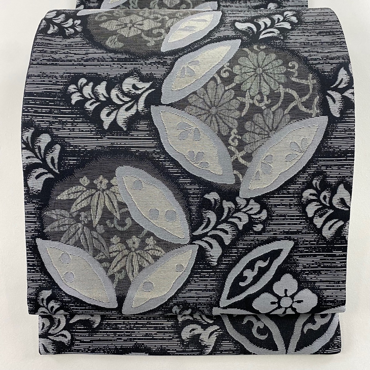 【美品】 袋帯 秀品 草花 菊 箔 銀糸 黒灰 六通 正絹 【中古】拍卖