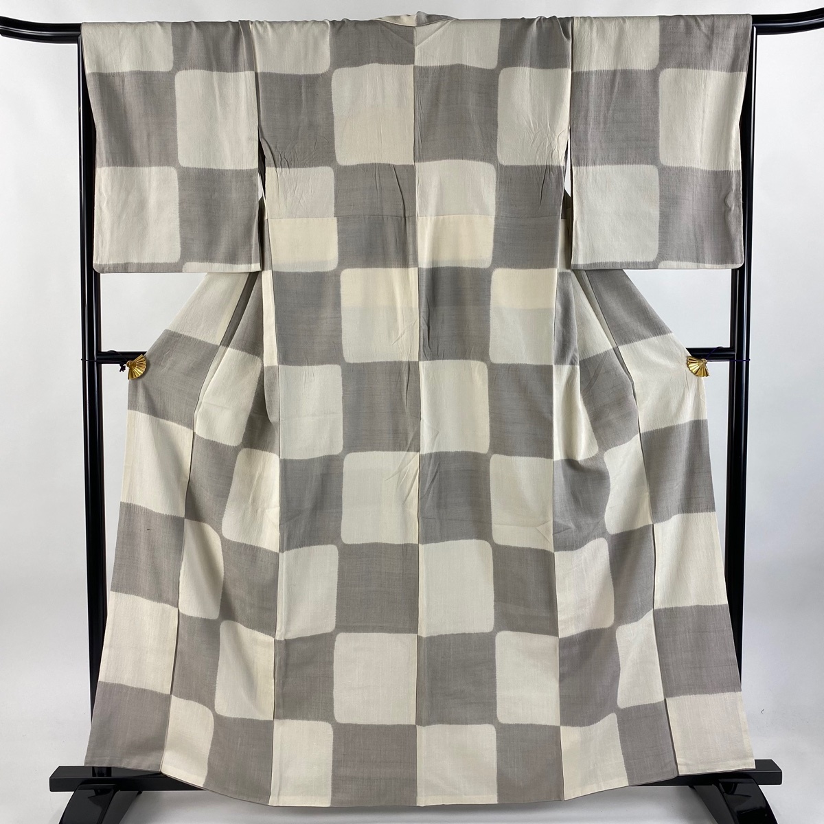 小紋 身丈161.5cm 裄丈67cm M 袷 紬地 市松 絞り クリーム 正絹 名品 【中古】拍卖