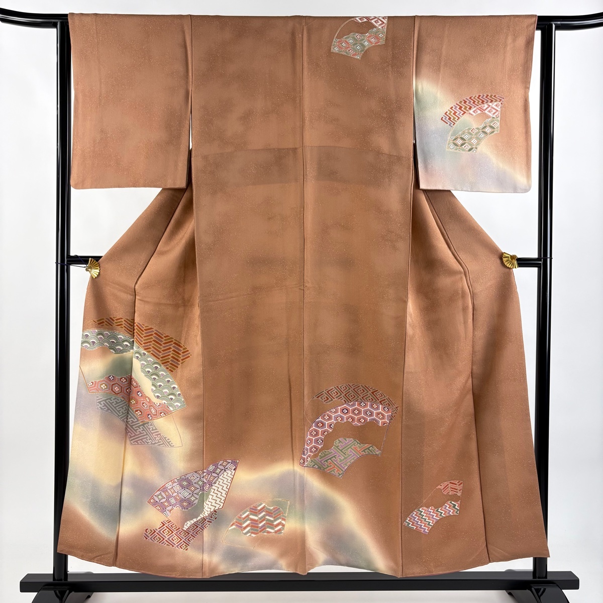 【美品】 訪問着 身丈154cm 裄丈62.5cm S 袷 扇面 有職文様 銀通し ぼかし ピンクベージュ 正絹 秀品 【中古】拍卖