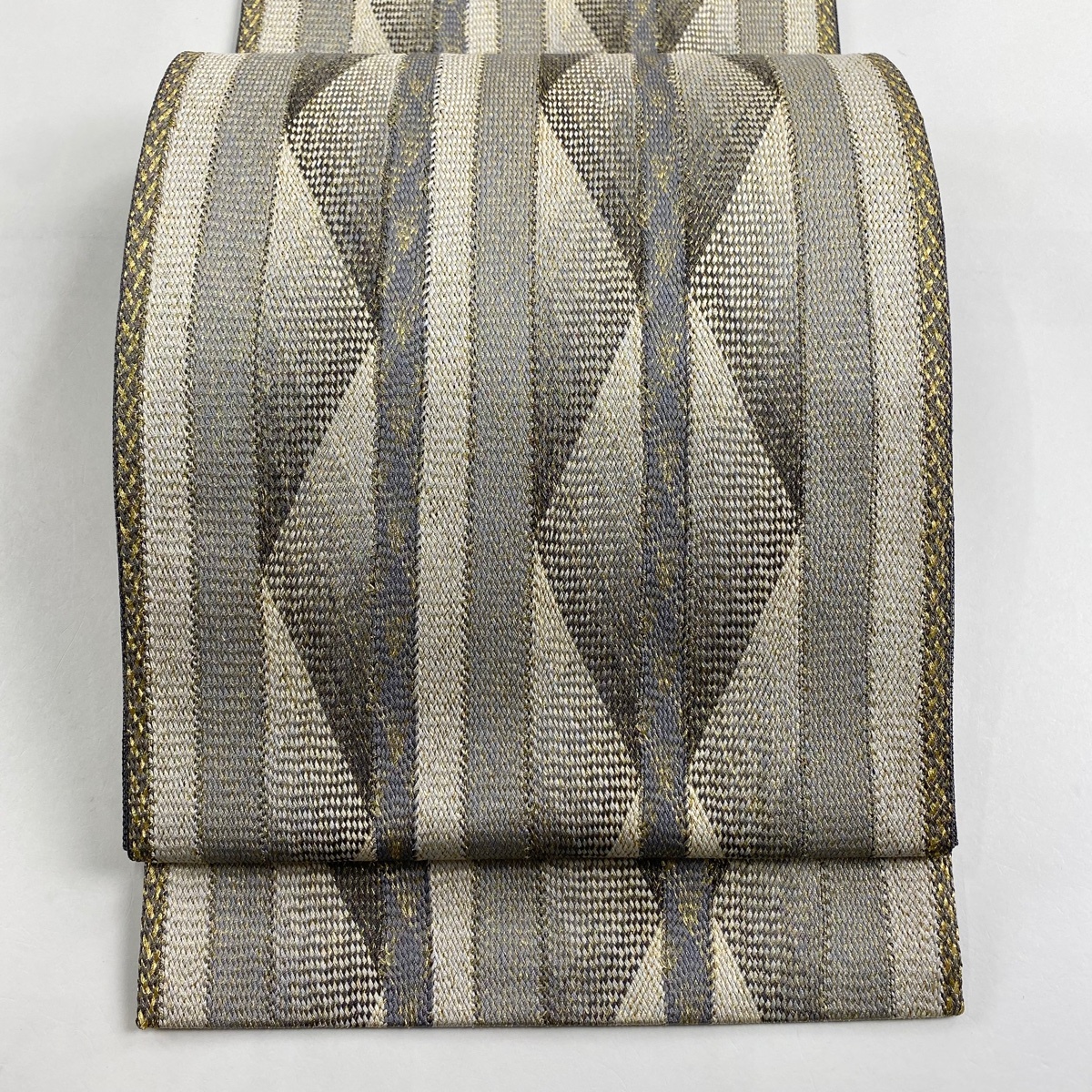 【美品】 袋帯 名品 ますいわ屋 幾何学模様 金糸 灰色 全通 正絹 【中古】拍卖