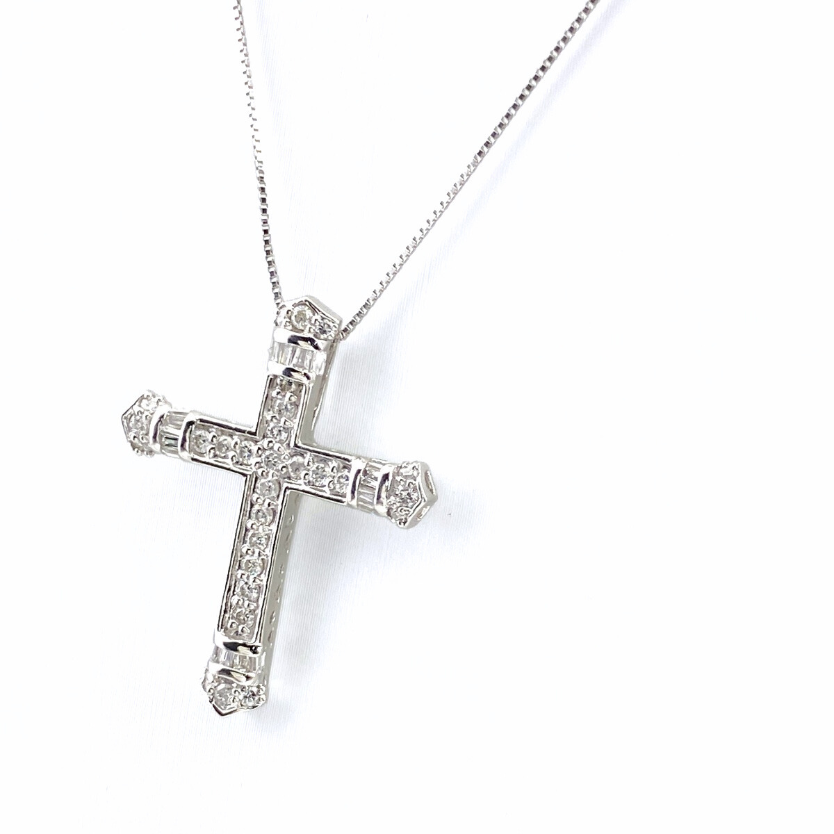 クロスモチーフ デザインネックレス プラチナ ペンダント メレダイヤ 十字架 ネックレス Pt900 Pt850 ダイヤモンド レディース 【中古】拍卖