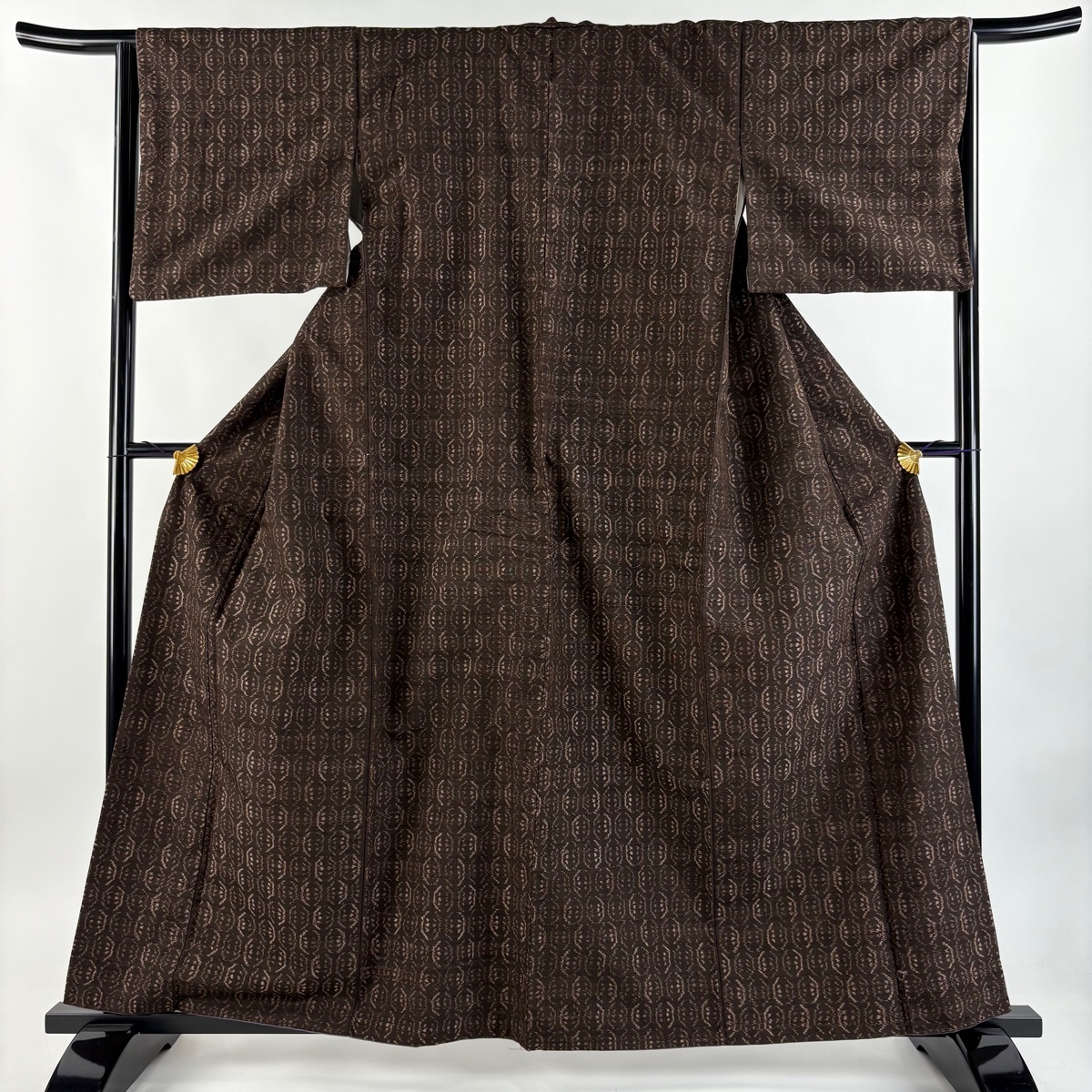 紬 身丈160cm 裄丈64cm M 袷 証紙 幾何学 焦茶色 正絹 名品 【中古】拍卖