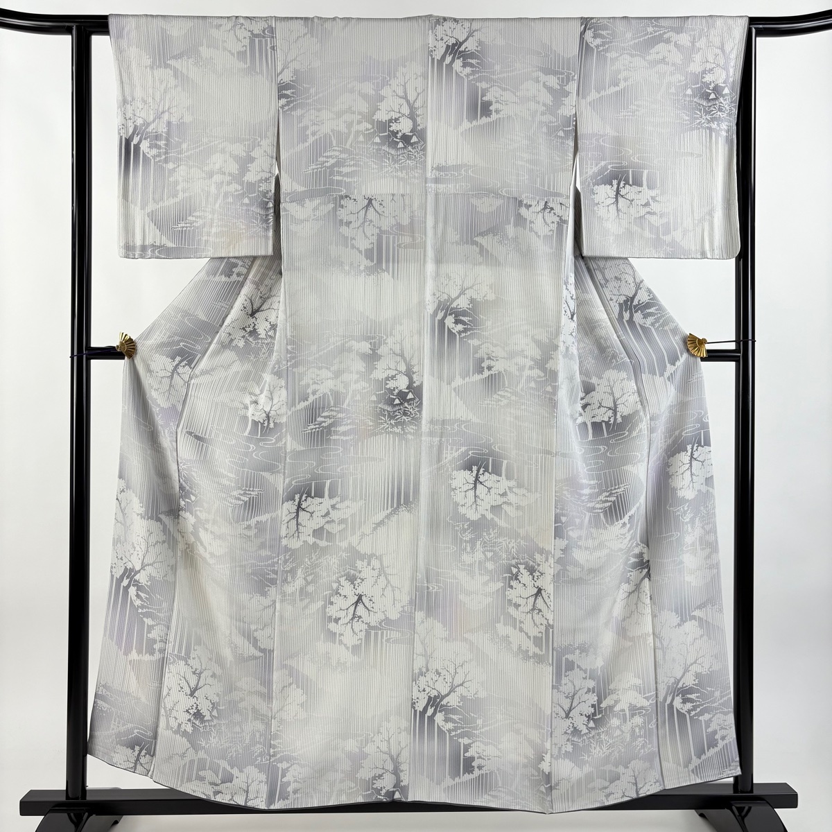 【美品】 小紋 身丈156cm 裄丈63cm S 袷 樹木 家屋 ぼかし 灰色 正絹 秀品 【中古】拍卖