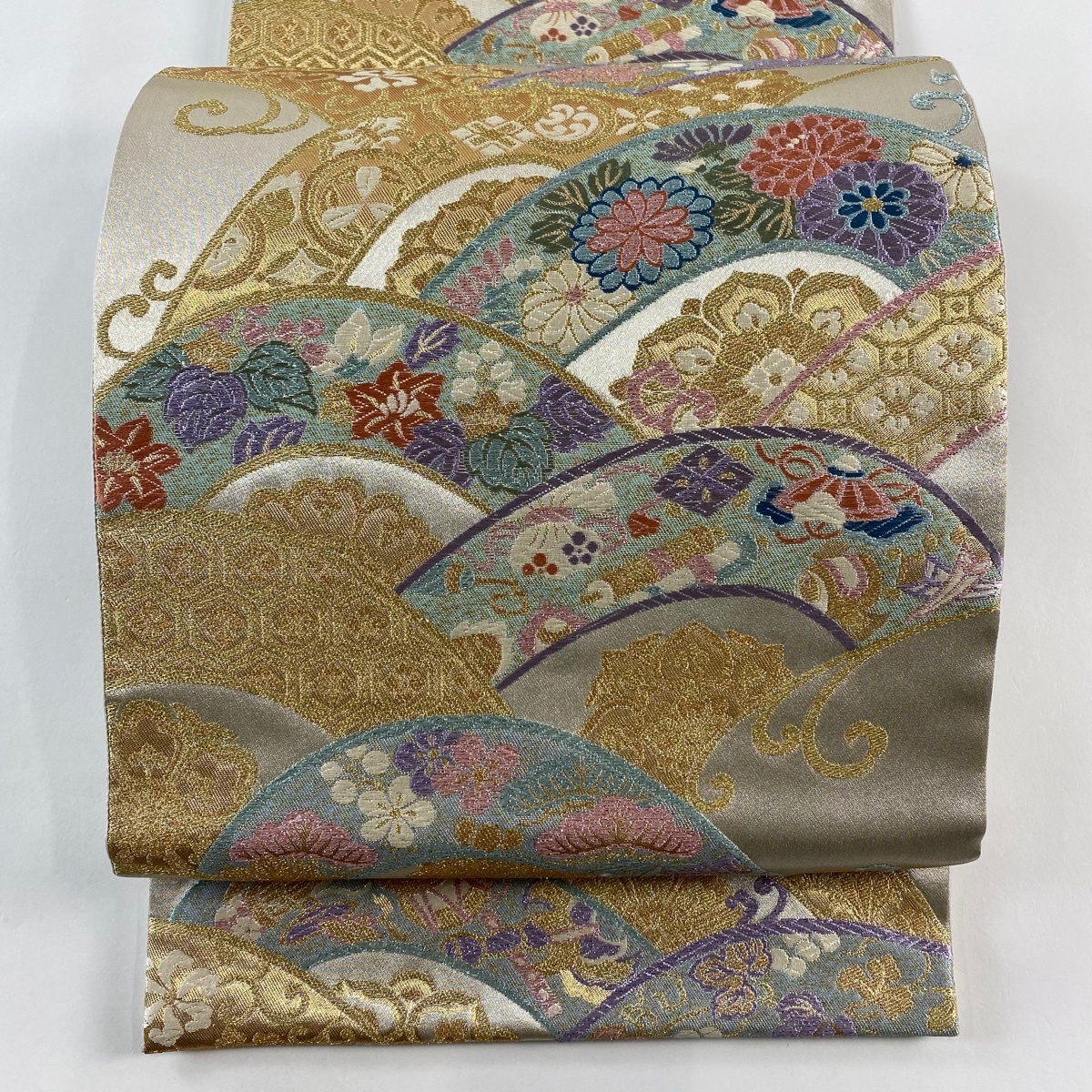 【美品】 袋帯 秀品 草花 宝尽くし 金糸 刺繍 金色 六通 正絹 【中古】拍卖