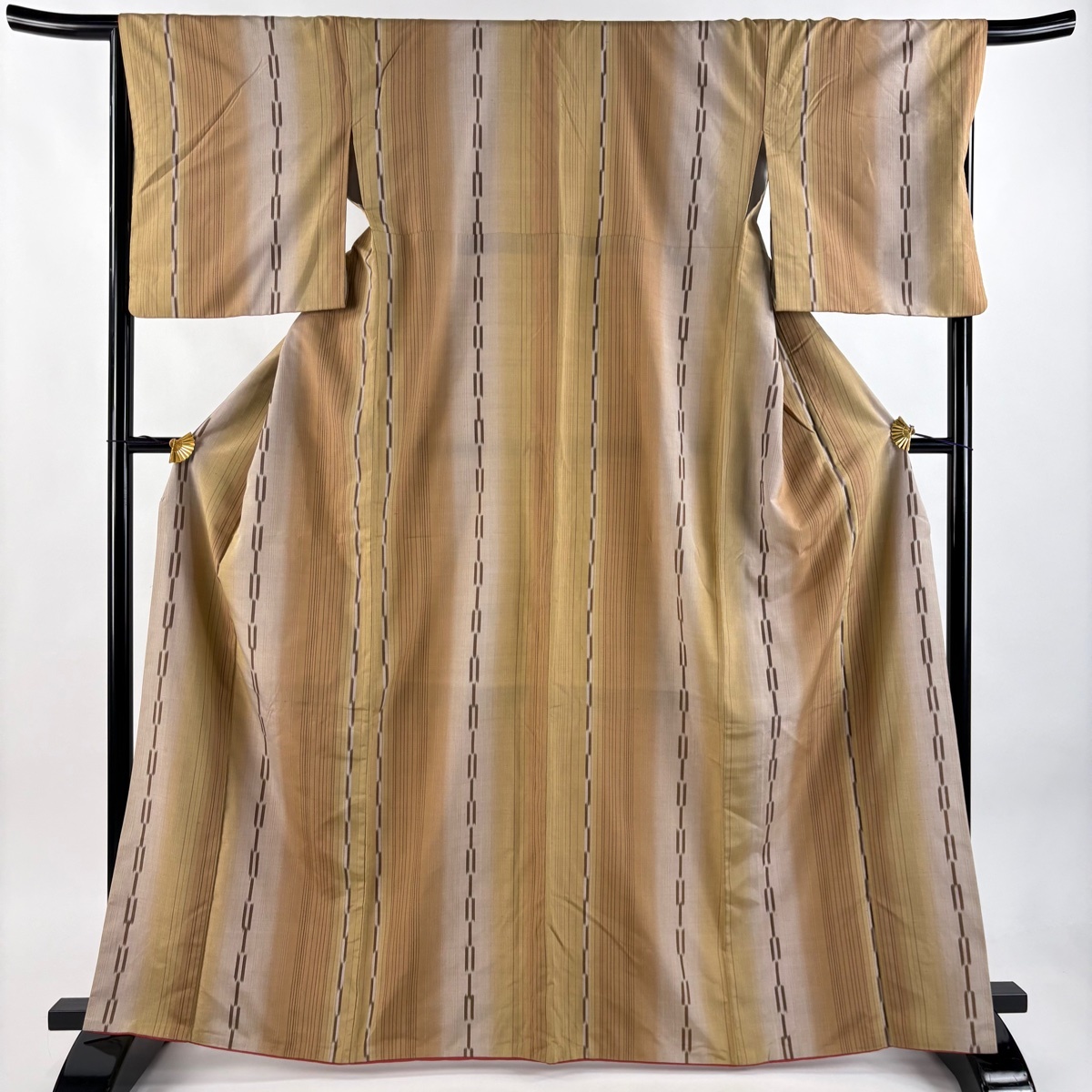 紬 身丈165.5cm 裄丈66cm M 袷 縞 幾何学 薄茶色 正絹 秀品 【中古】拍卖