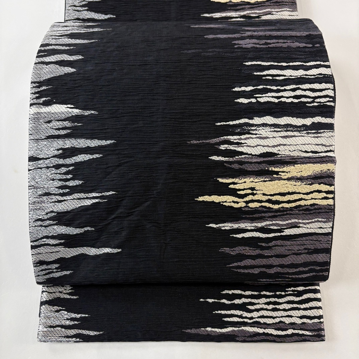 袋帯 秀品 霞 幾何学 箔 黒 六通 正絹 【中古】拍卖
