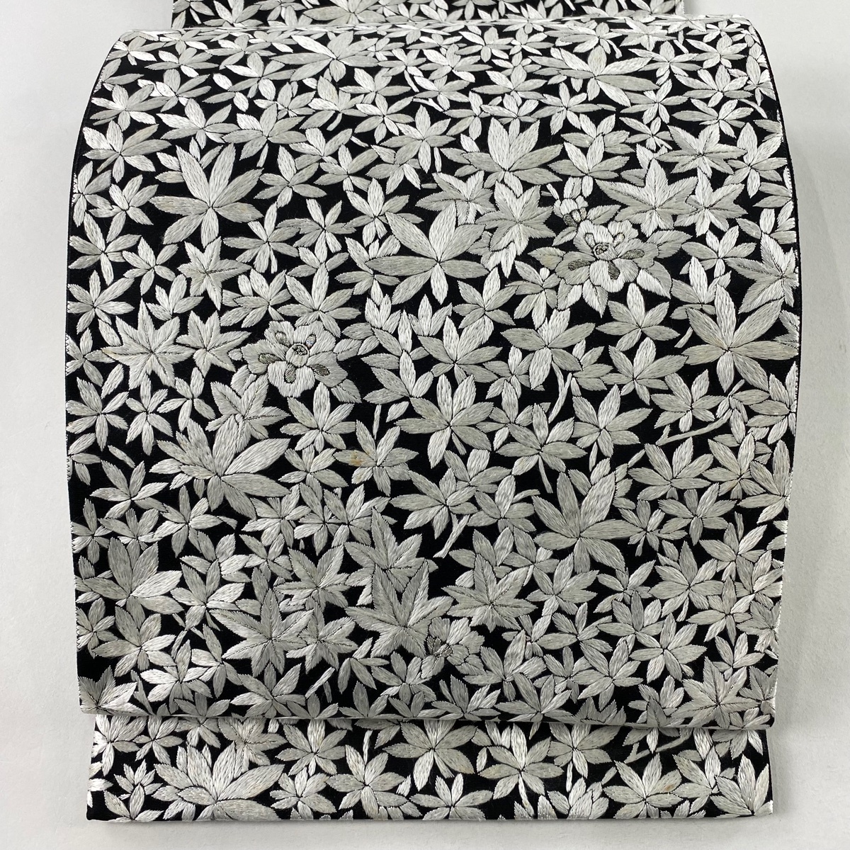 袋帯 逸品 花 楓 刺繍 銀糸 黒 六通 正絹 【中古】拍卖