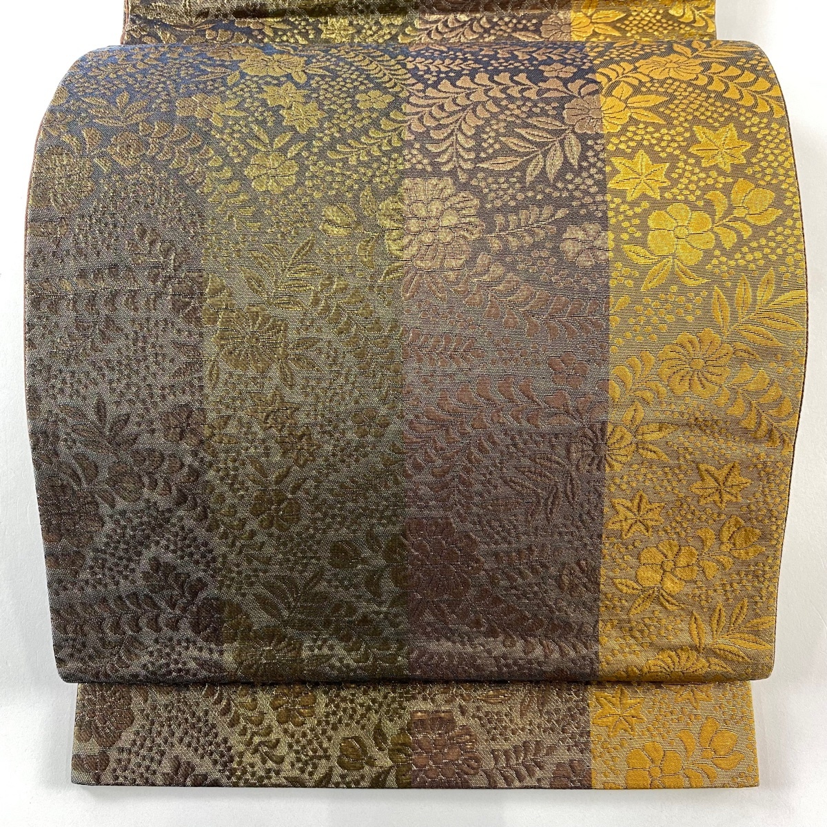 【美品】 袋帯 秀品 草花 縦縞 箔 山吹茶色 全通 正絹 【中古】拍卖