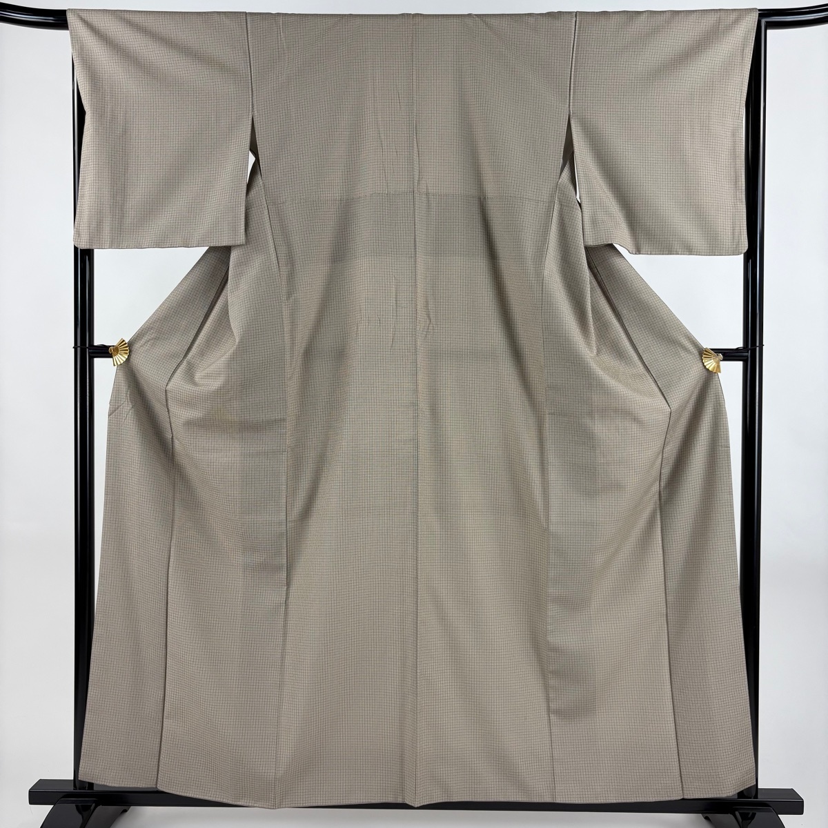 紬 身丈158cm 裄丈66.5cm M 袷 格子 幾何学模様 薄茶色 正絹 名品 【中古】拍卖