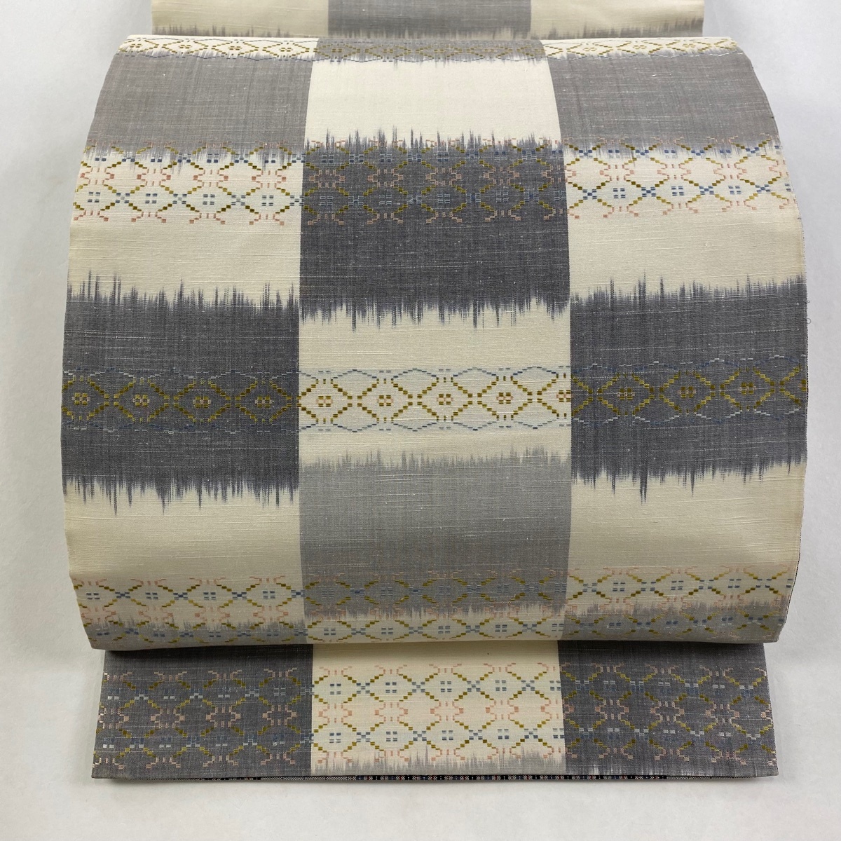 袋帯 名品 紬地 変わり市松 幾何学模様 灰白 全通 正絹 【中古】拍卖