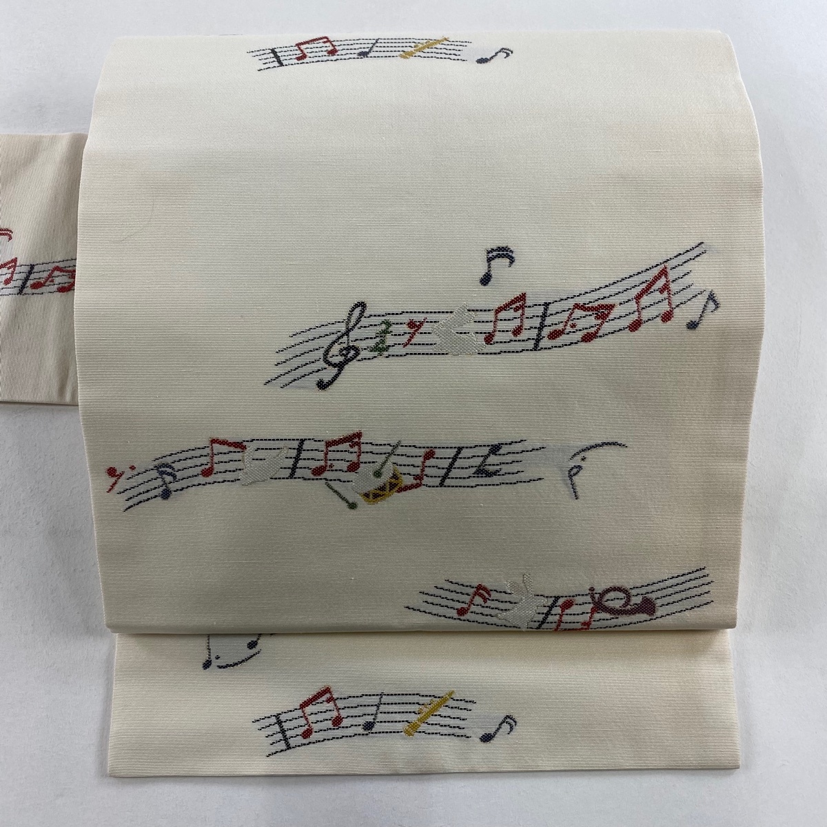 【美品】 名古屋帯 名品 音符 うさぎ 箔 刺繍 クリーム 正絹 【中古】拍卖