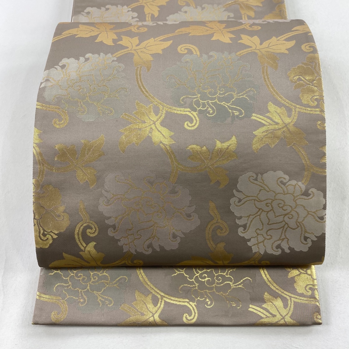 【美品】 袋帯 名品 箔屋清兵衛 落款 草木染 古錦裂 意匠保全 牡丹唐草 箔 灰茶 六通 正絹 【中古】拍卖