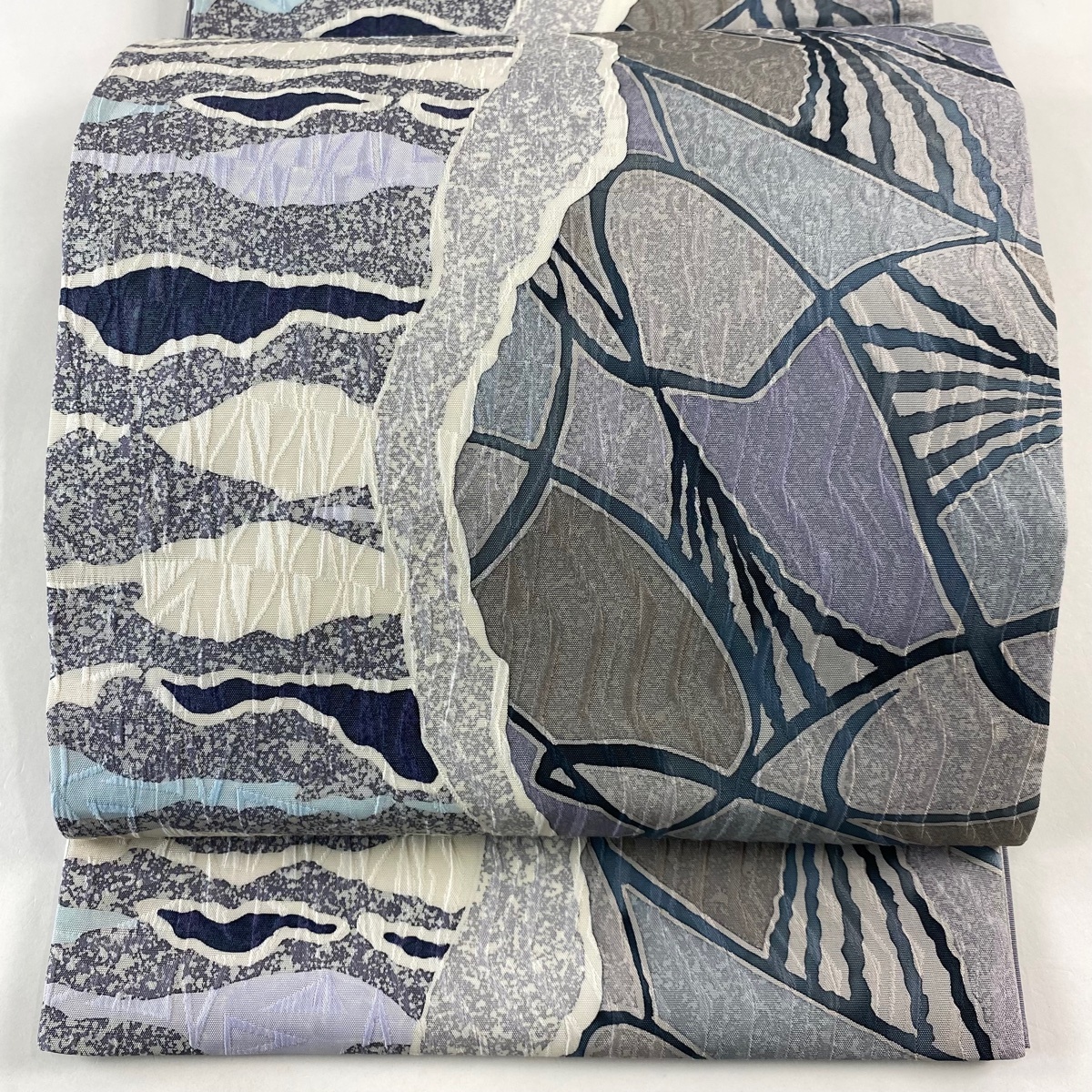 【美品】 袋帯 名品 落款 鵬翔 霞 葉柄 青灰色 お太鼓柄 正絹 【中古】拍卖