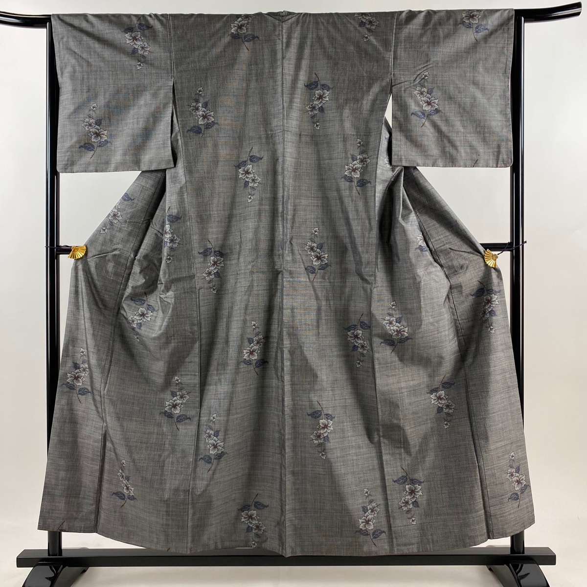 紬 身丈156cm 裄丈64.5cm M 袷 枝花 灰色 正絹 秀品 【中古】拍卖