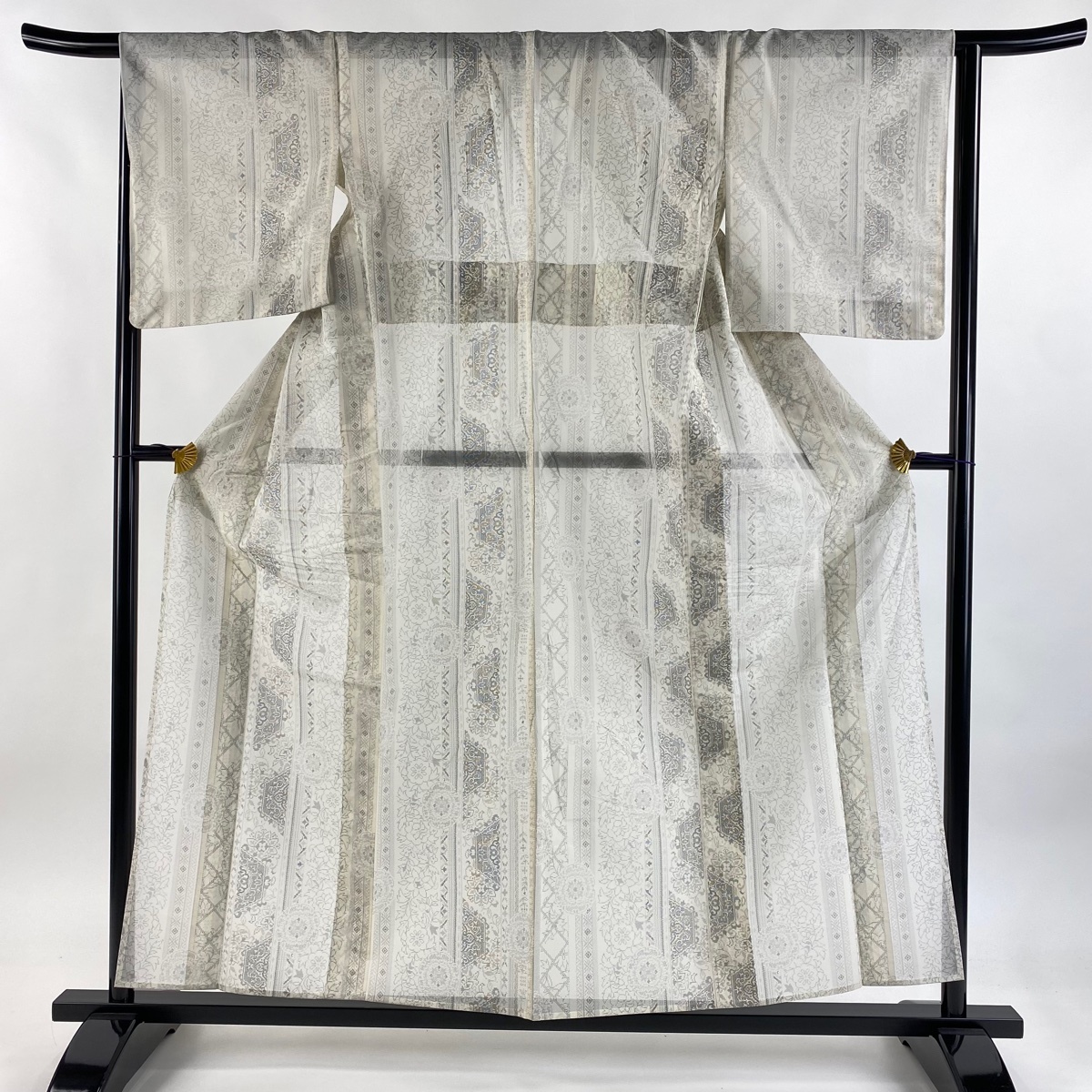 紬 身丈156.5cm 裄丈65cm M 薄物 夏紬 草花 鏡裏文 灰白 正絹 秀品 【中古】拍卖