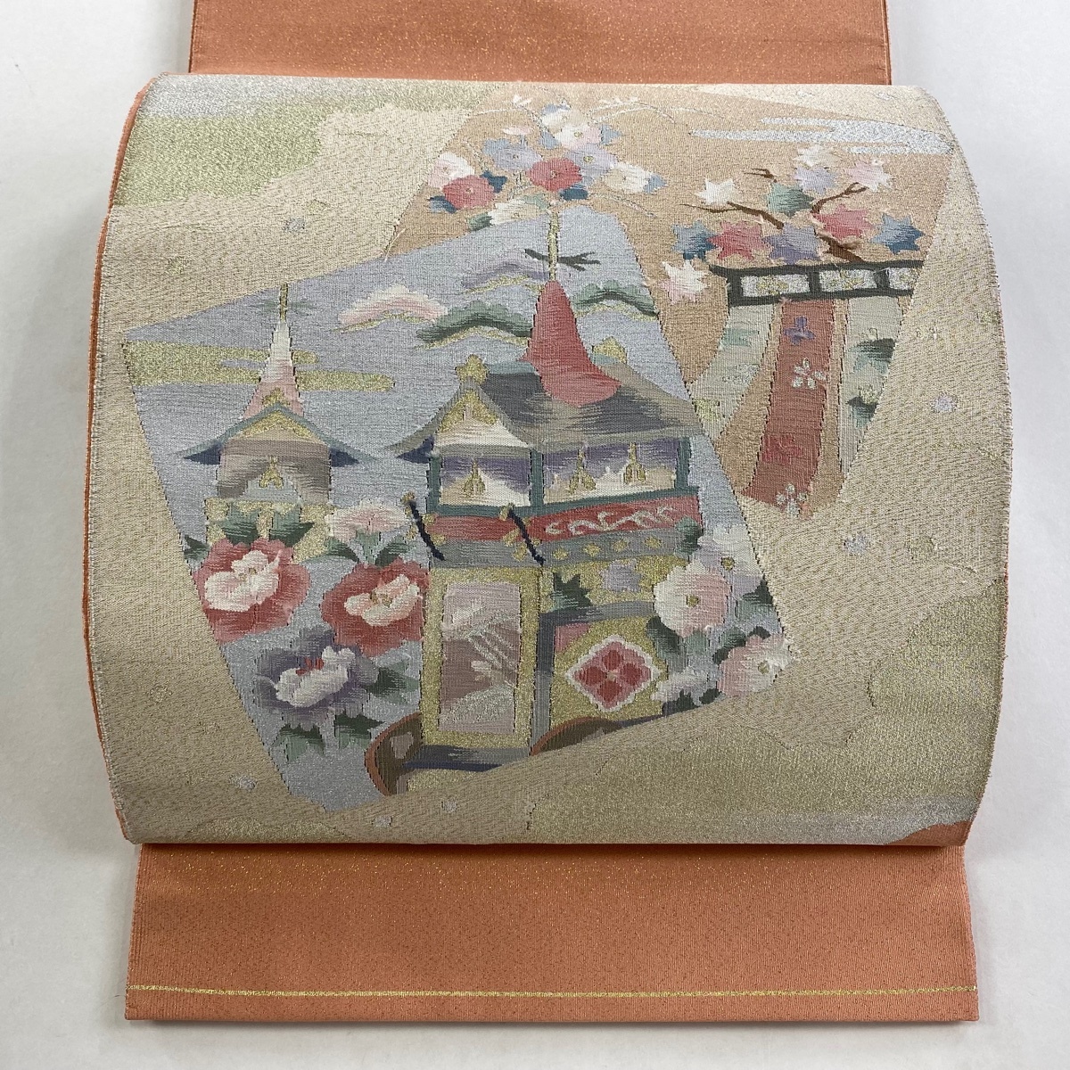 【美品】 袋帯 秀品 関西仕立て 破れ色紙 山鉾 金銀糸 ピンクベージュ お太鼓柄 正絹 【中古】拍卖