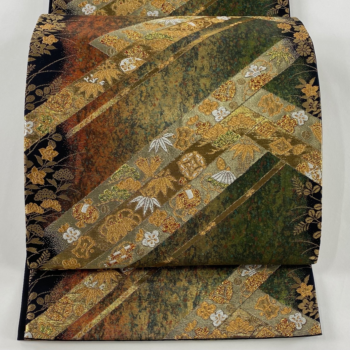 【美品】 袋帯 秀品 秋草 宝尽くし 金銀糸 箔 茶緑色 六通 正絹 【中古】拍卖