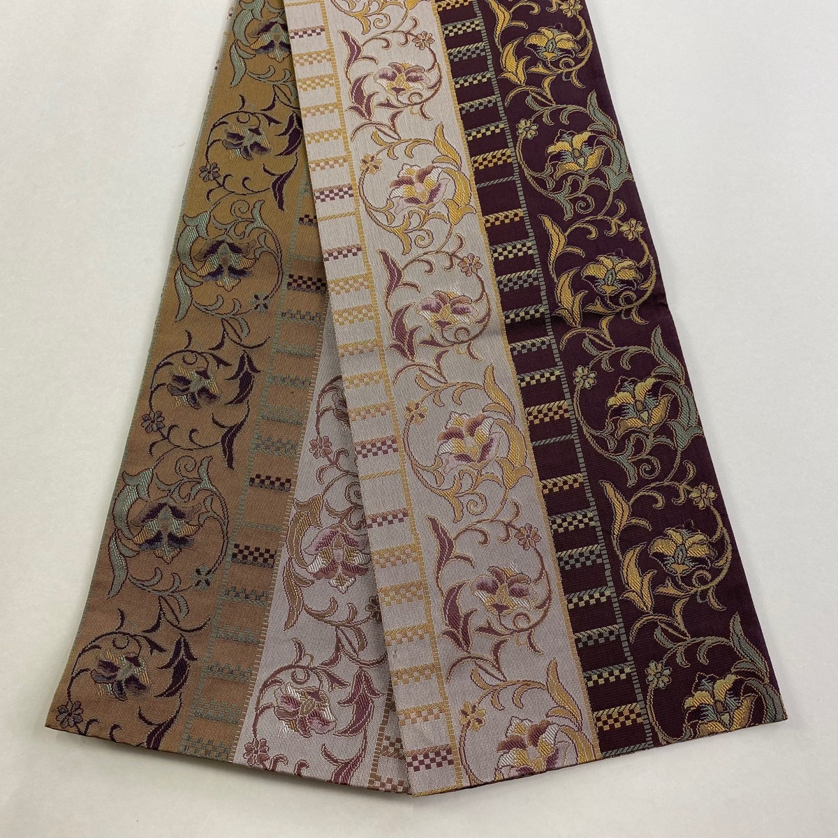 【美品】半幅帯 秀品 花唐草 縞 小豆色 正絹 【中古】拍卖